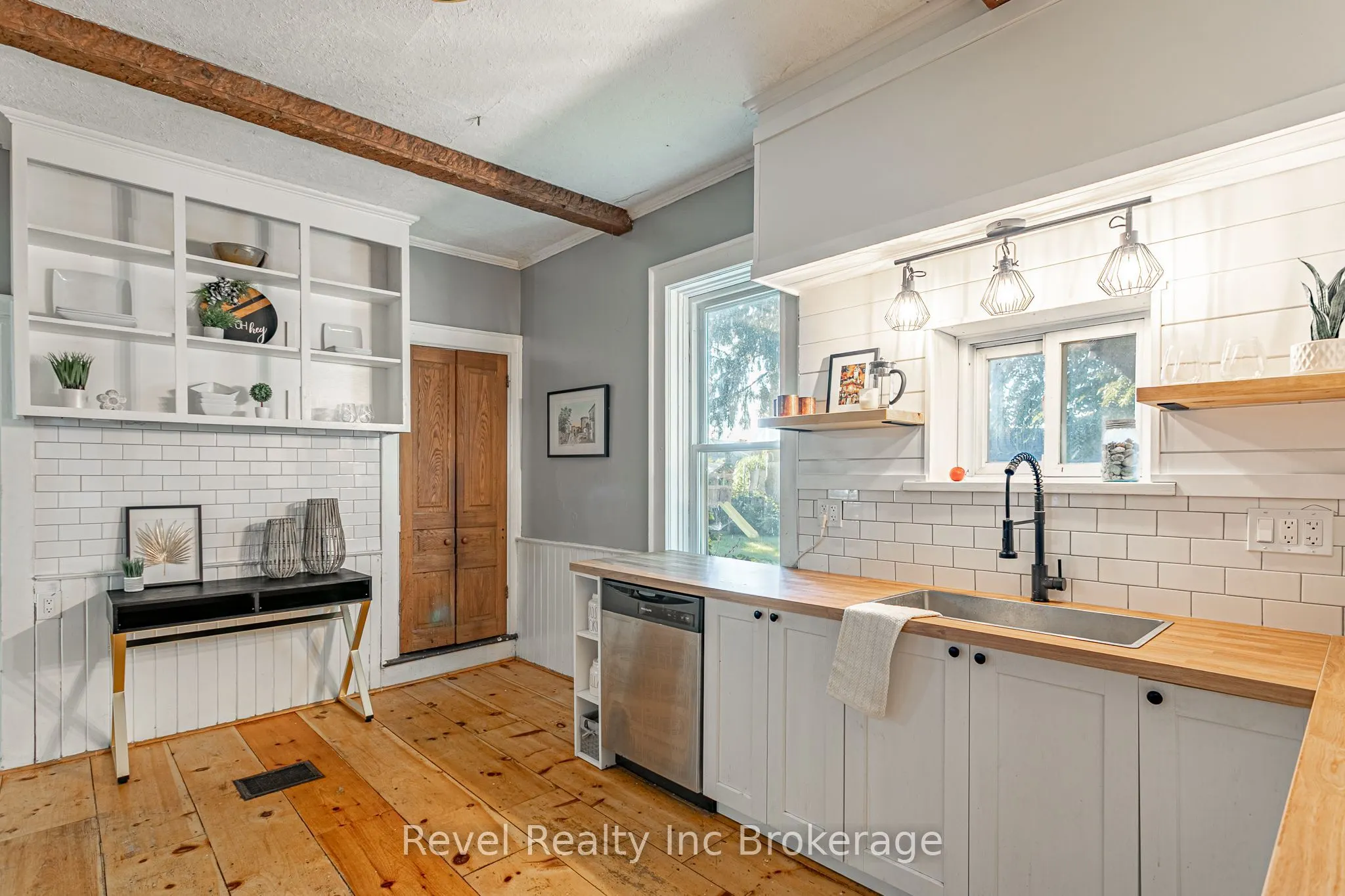 131 King Street E