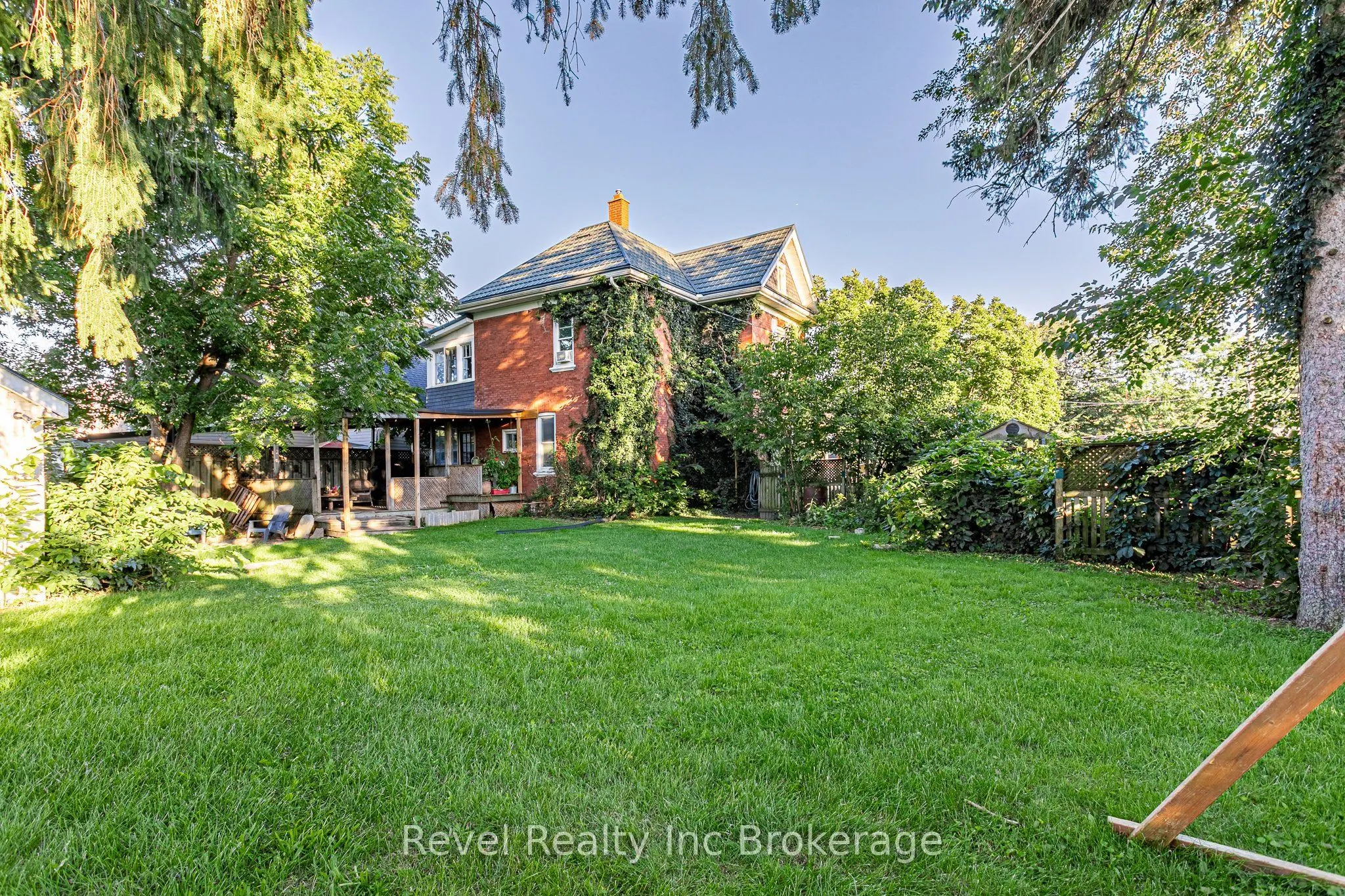 131 King Street E