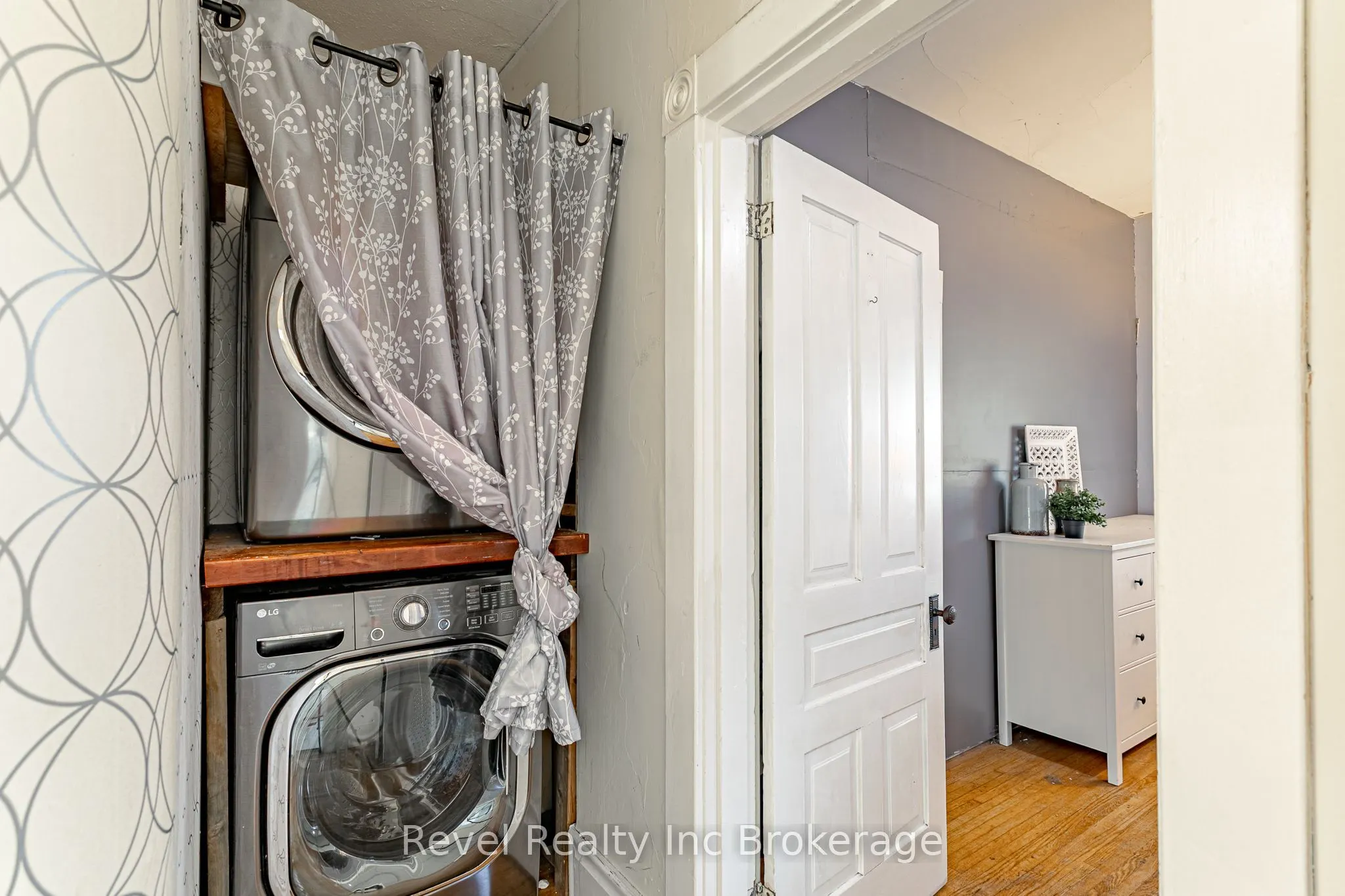 131 King Street E