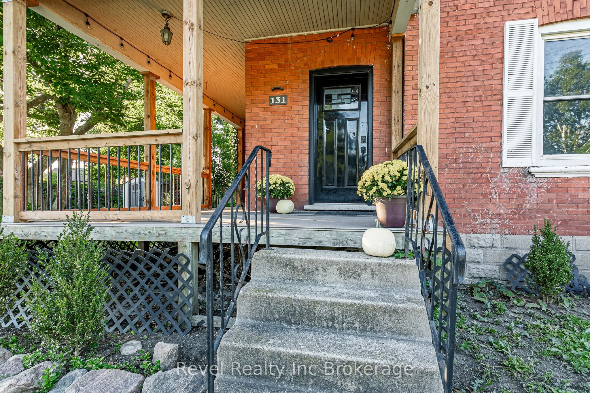 131 King Street E