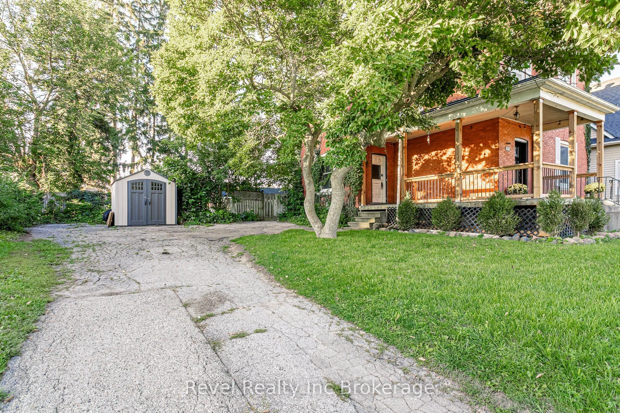 131 King Street E