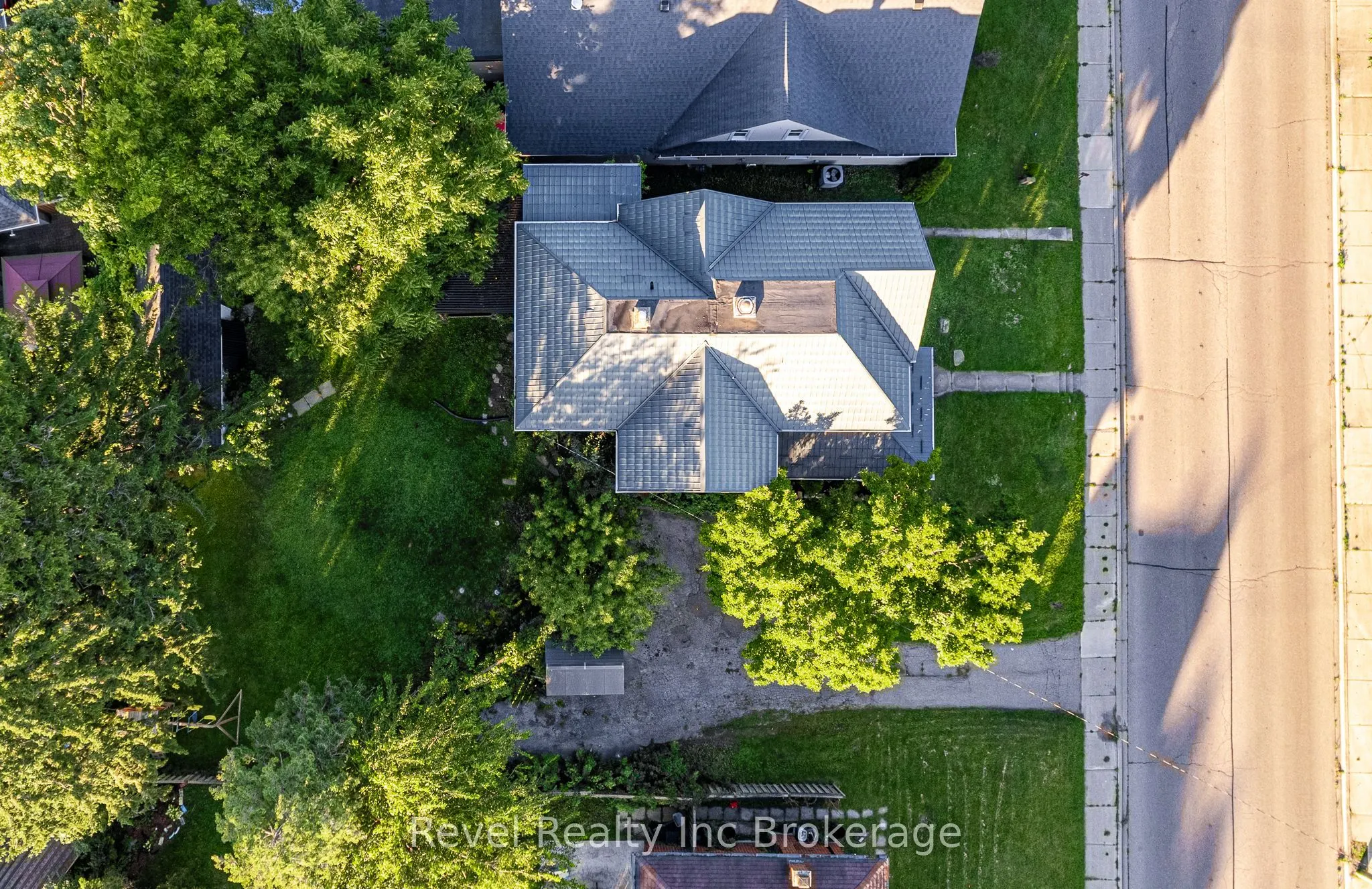 131 King Street E
