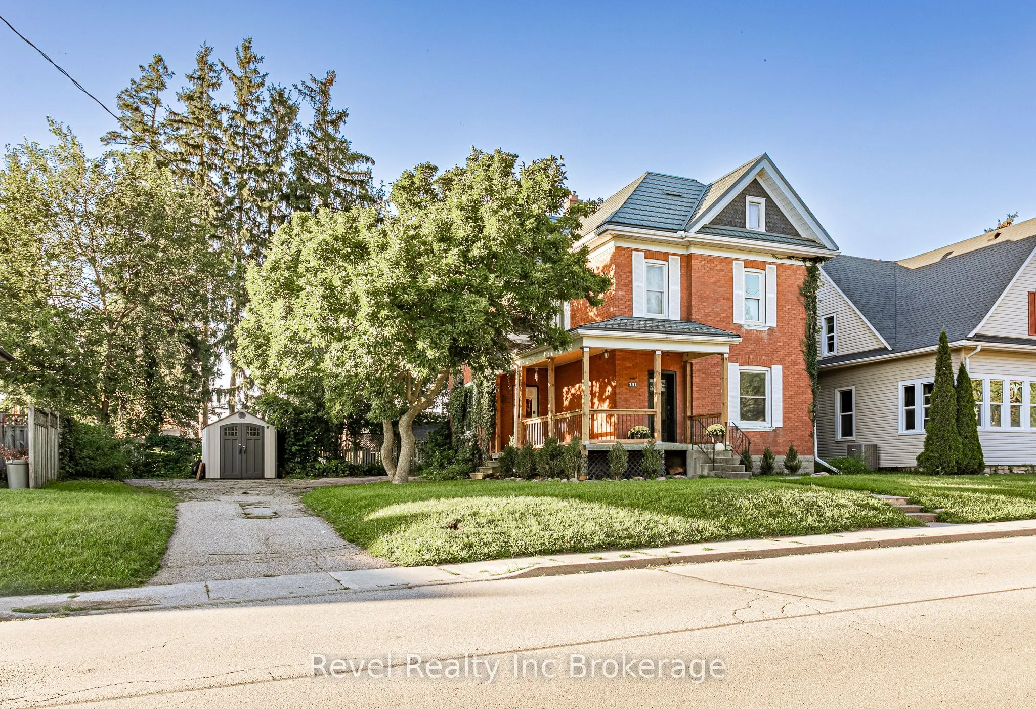 131 King Street E