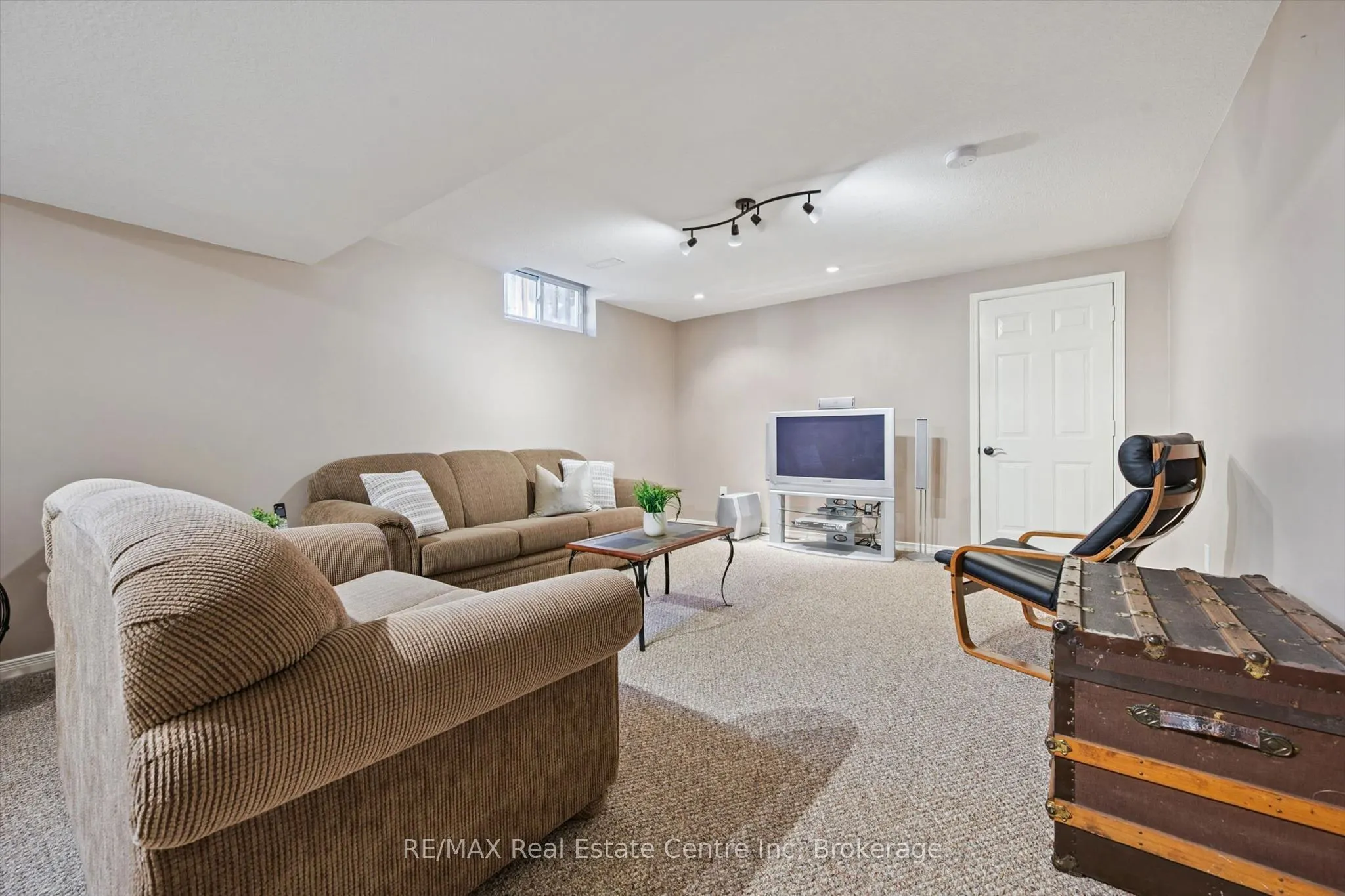 48 Abbeywood Crescent