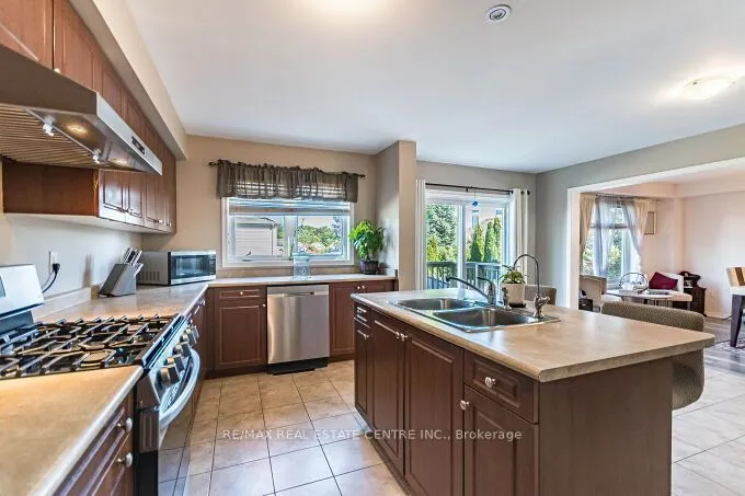 84 Lambert Crescent