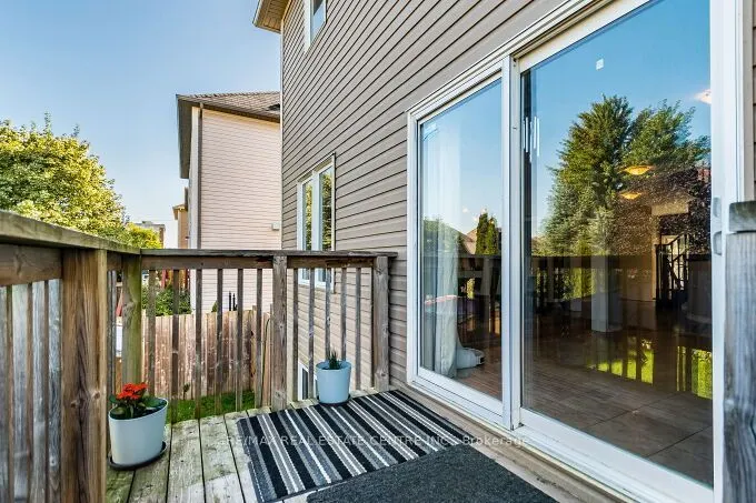 84 Lambert Crescent