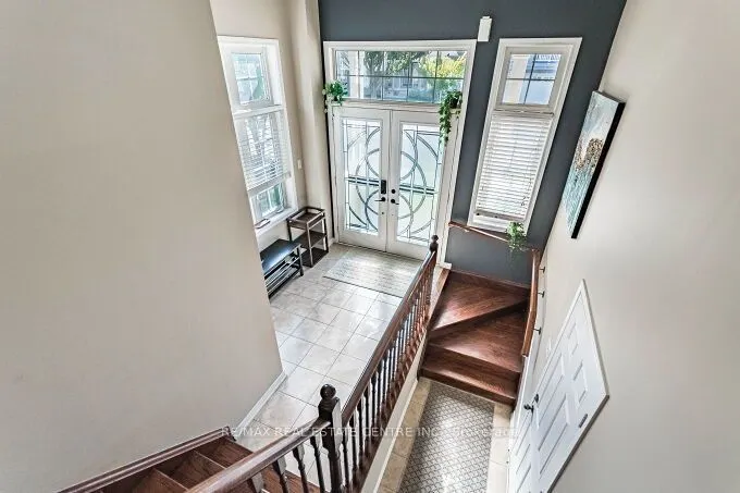 84 Lambert Crescent