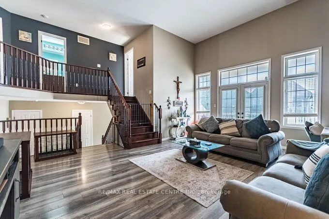 84 Lambert Crescent