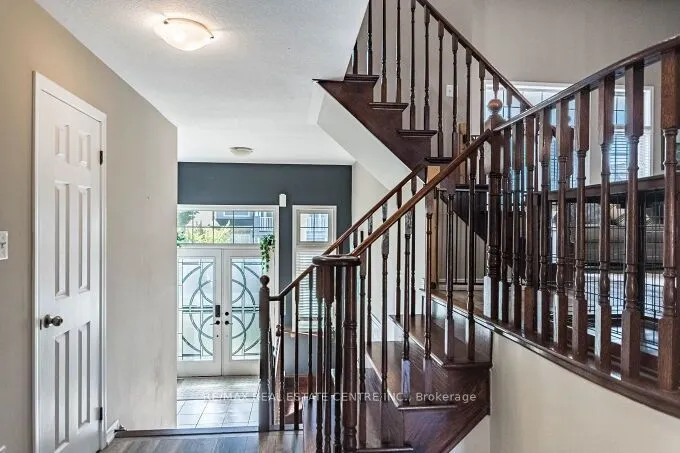 84 Lambert Crescent