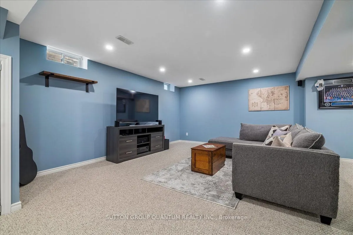 92 Garinger Crescent