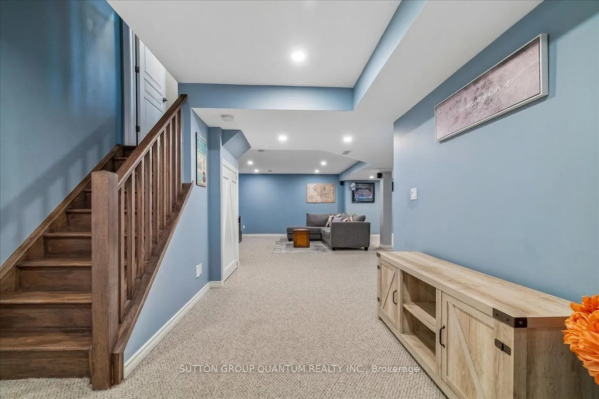 92 Garinger Crescent
