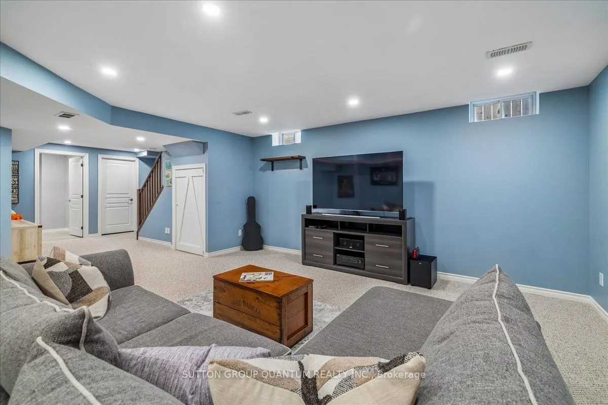 92 Garinger Crescent