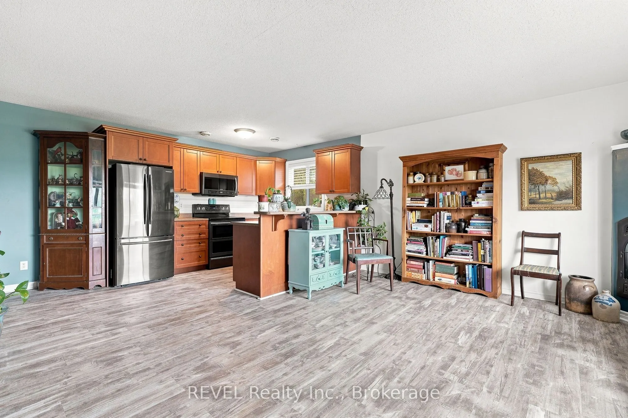 37 Lakebreeze Court #3A