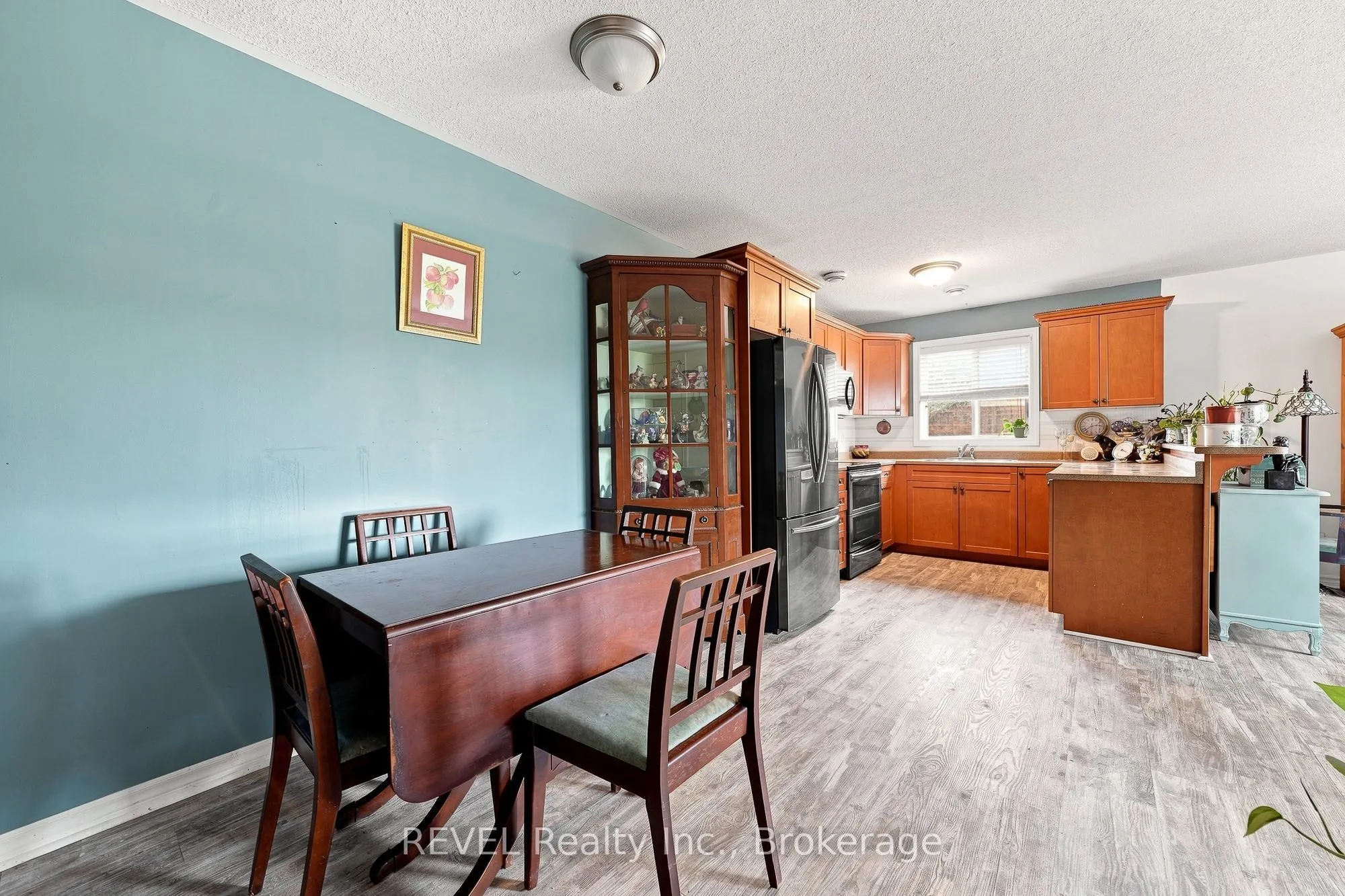 37 Lakebreeze Court #3A