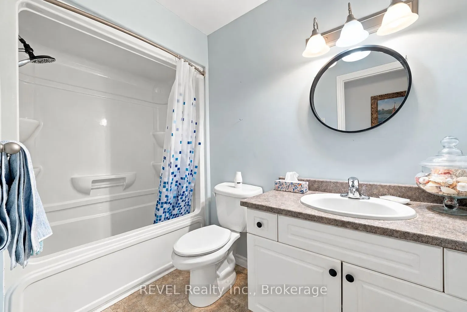 37 Lakebreeze Court #3A