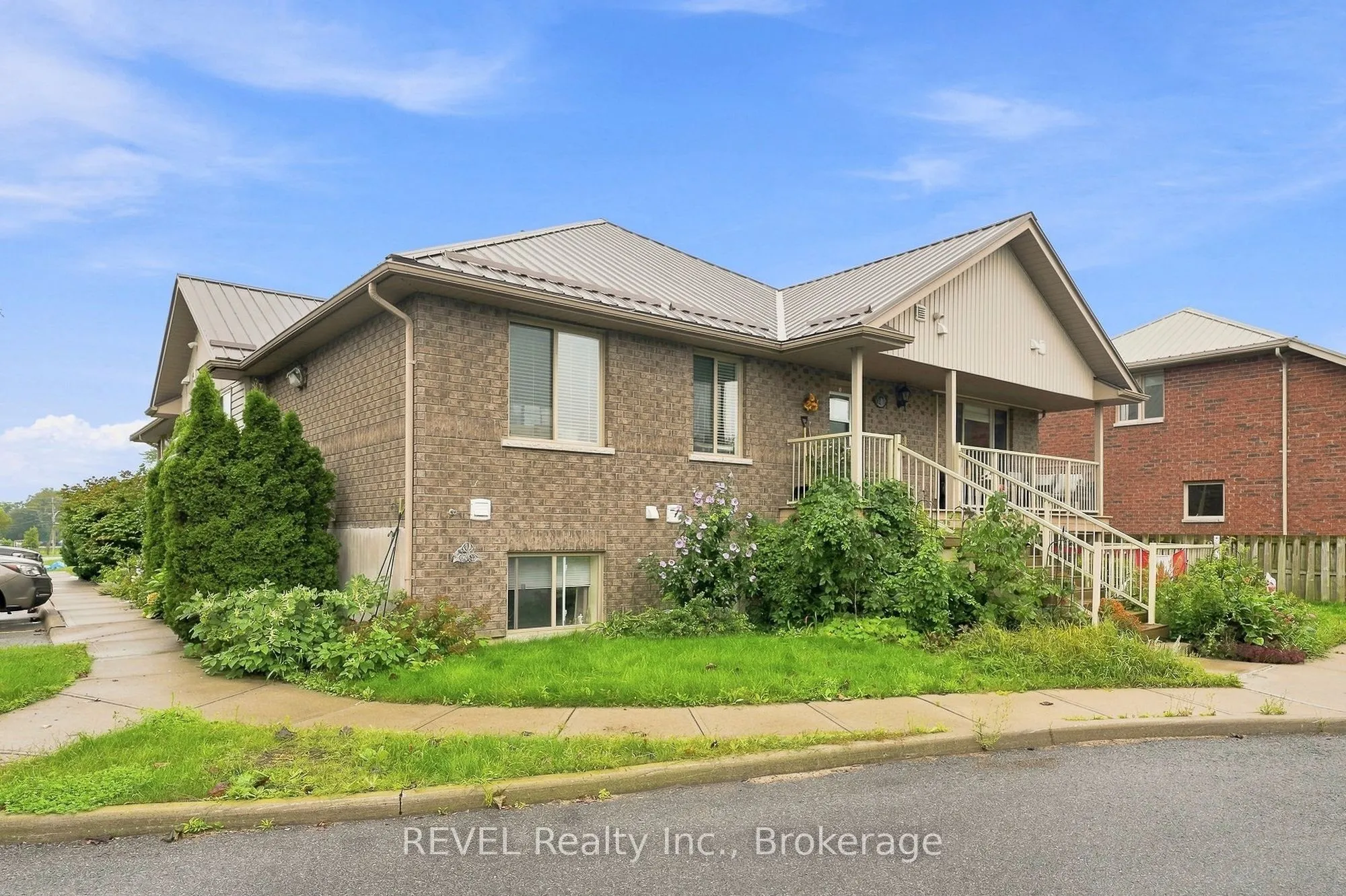 37 Lakebreeze Court #3A