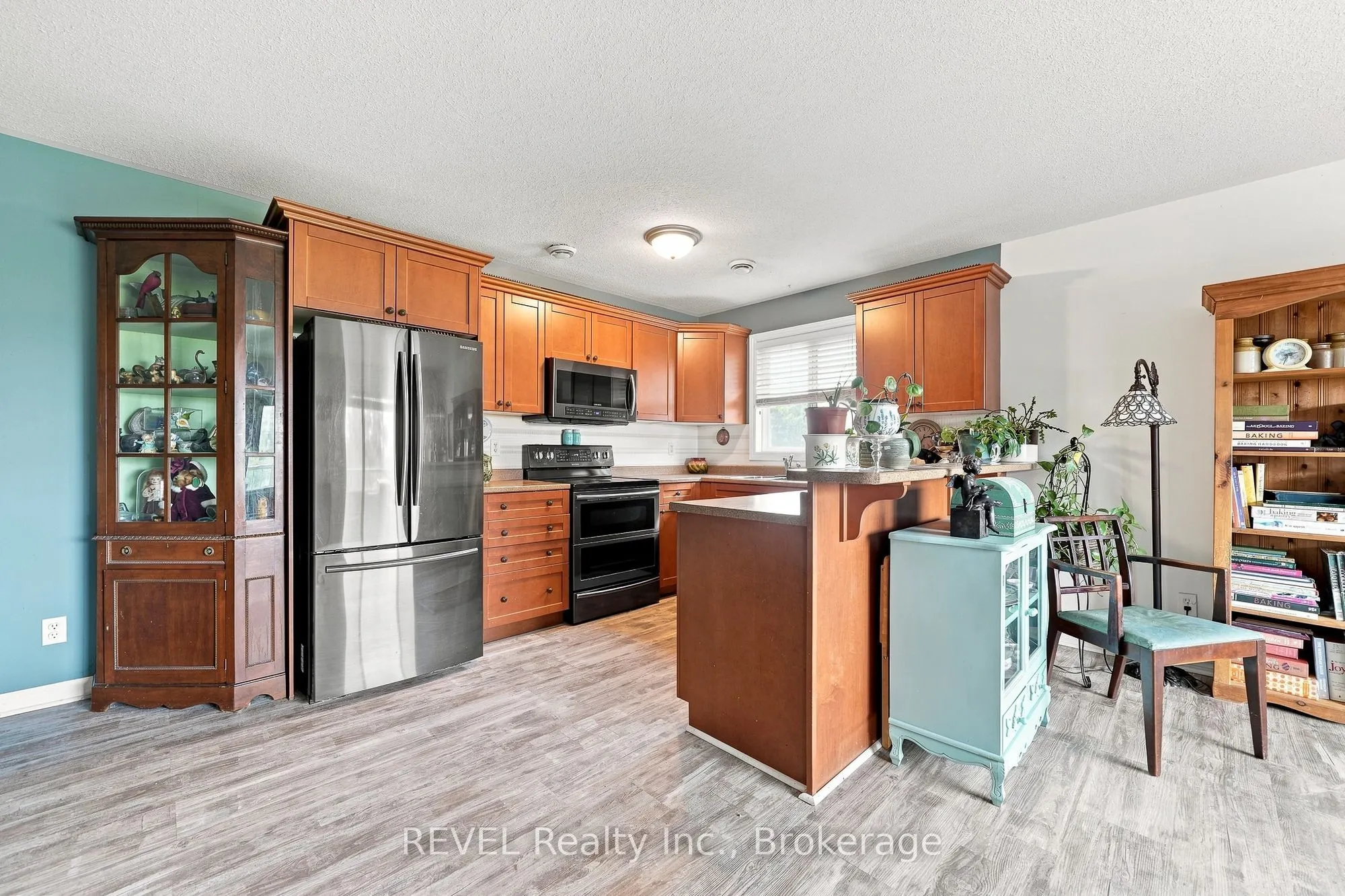 37 Lakebreeze Court #3A