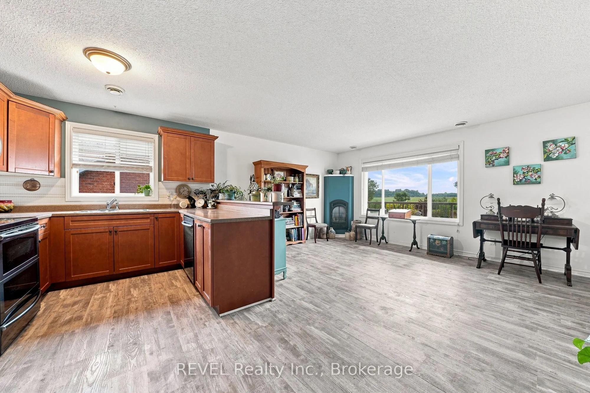 37 Lakebreeze Court #3A