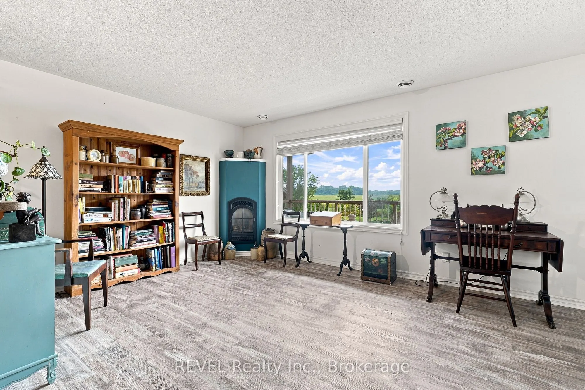 37 Lakebreeze Court #3A