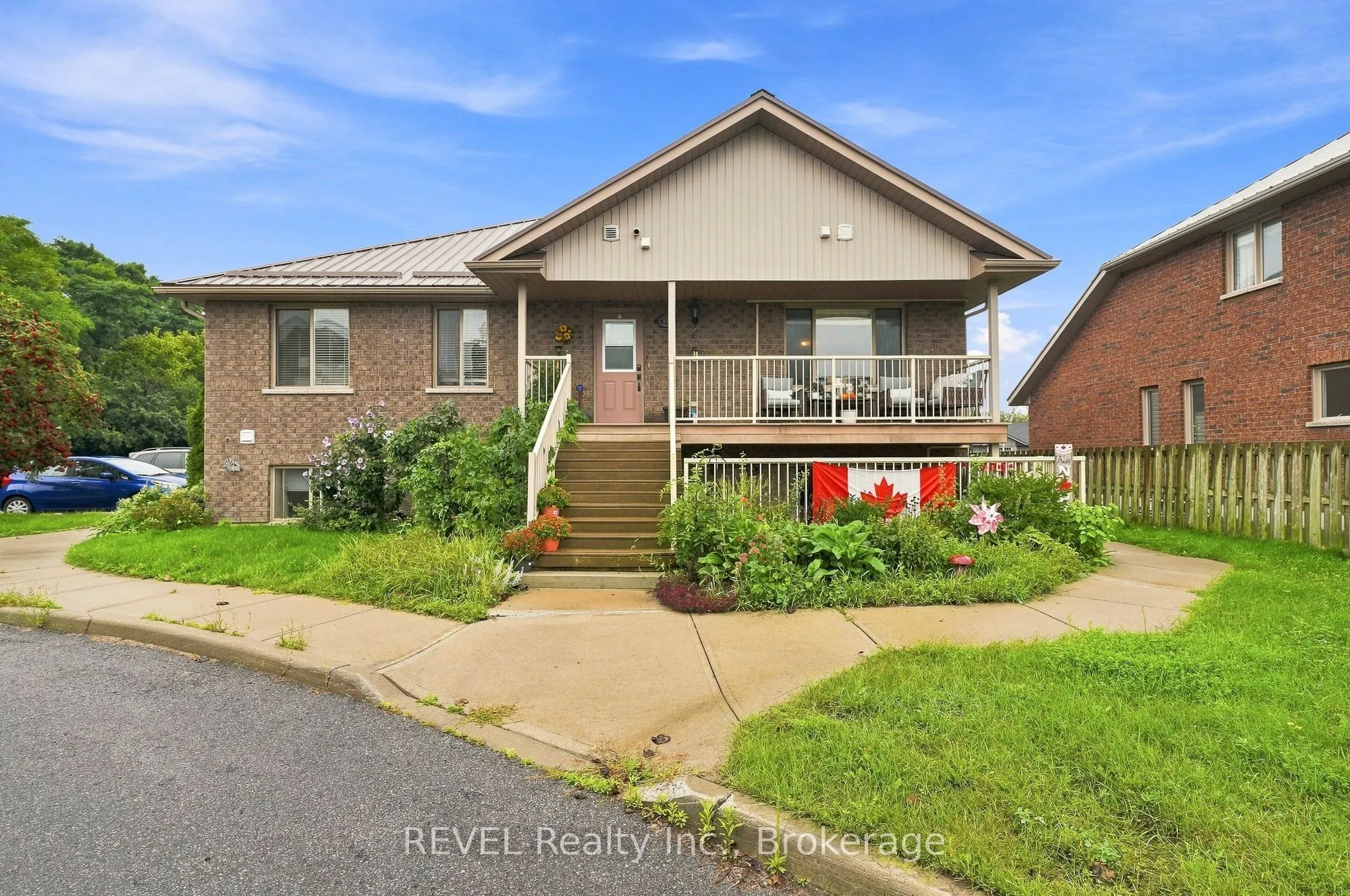 37 Lakebreeze Court #3A