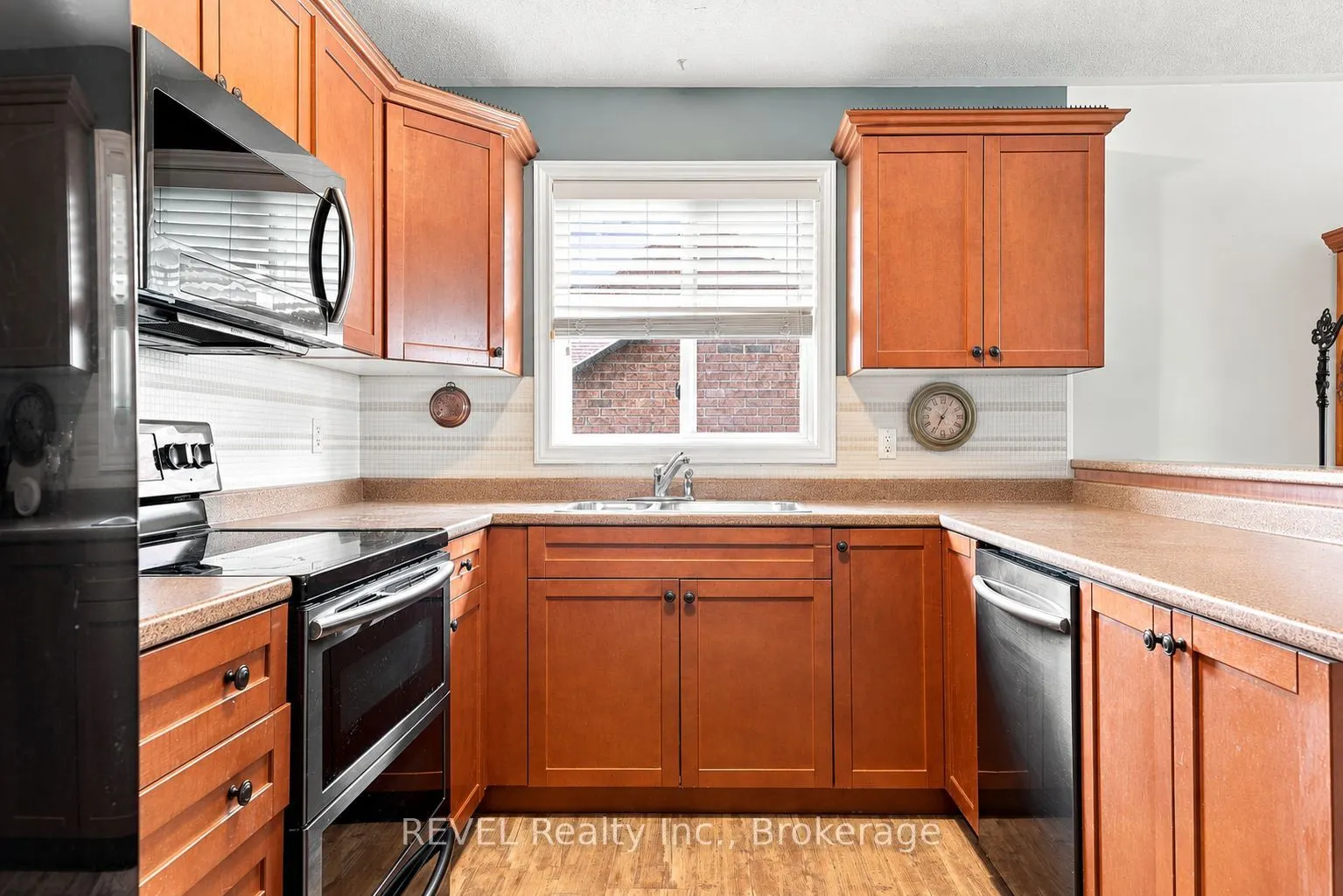 37 Lakebreeze Court #3A