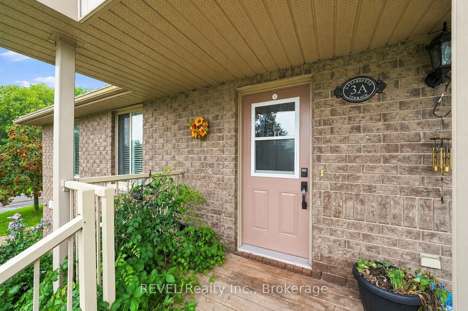 37 Lakebreeze Court #3A