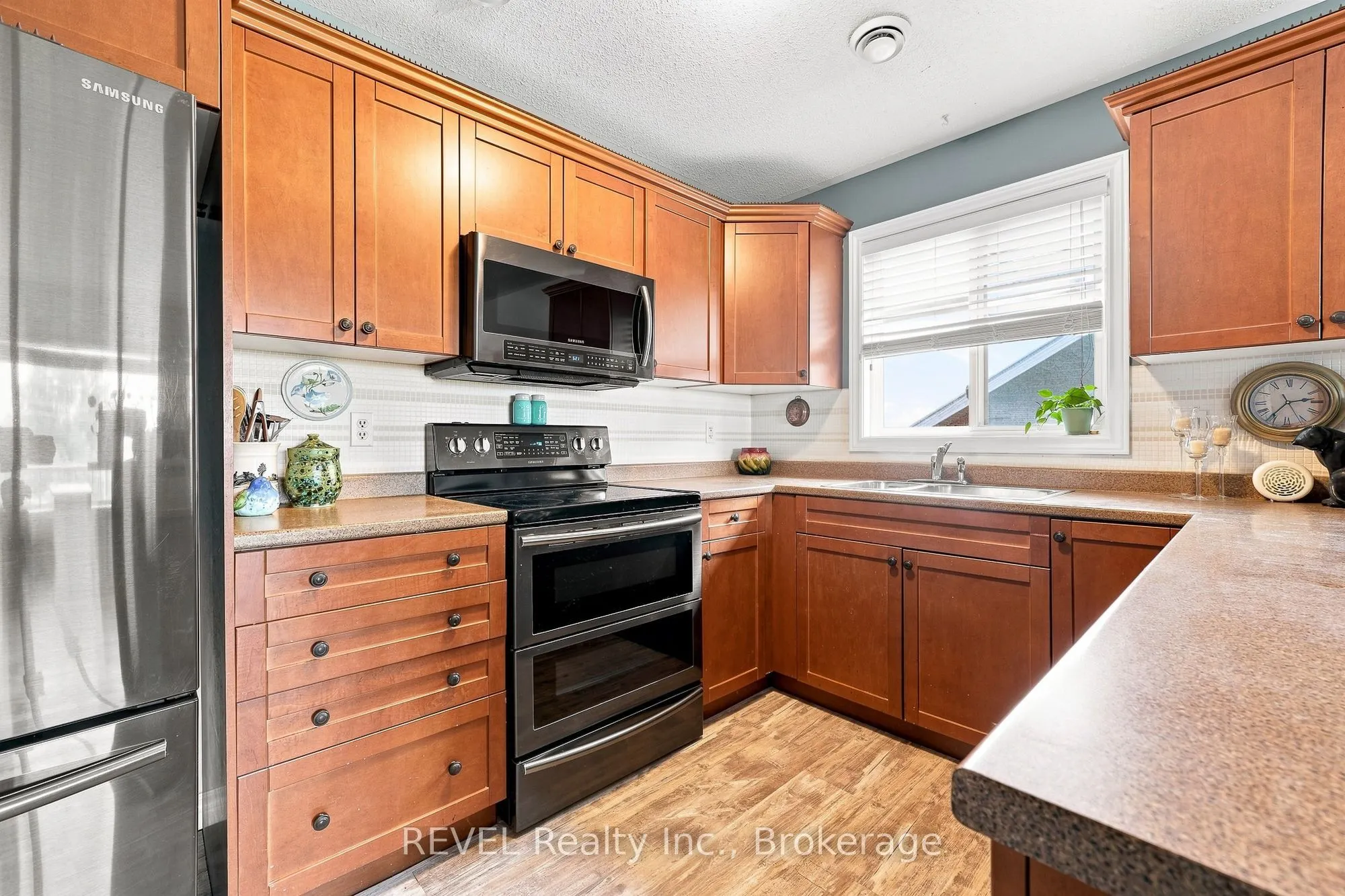 37 Lakebreeze Court #3A