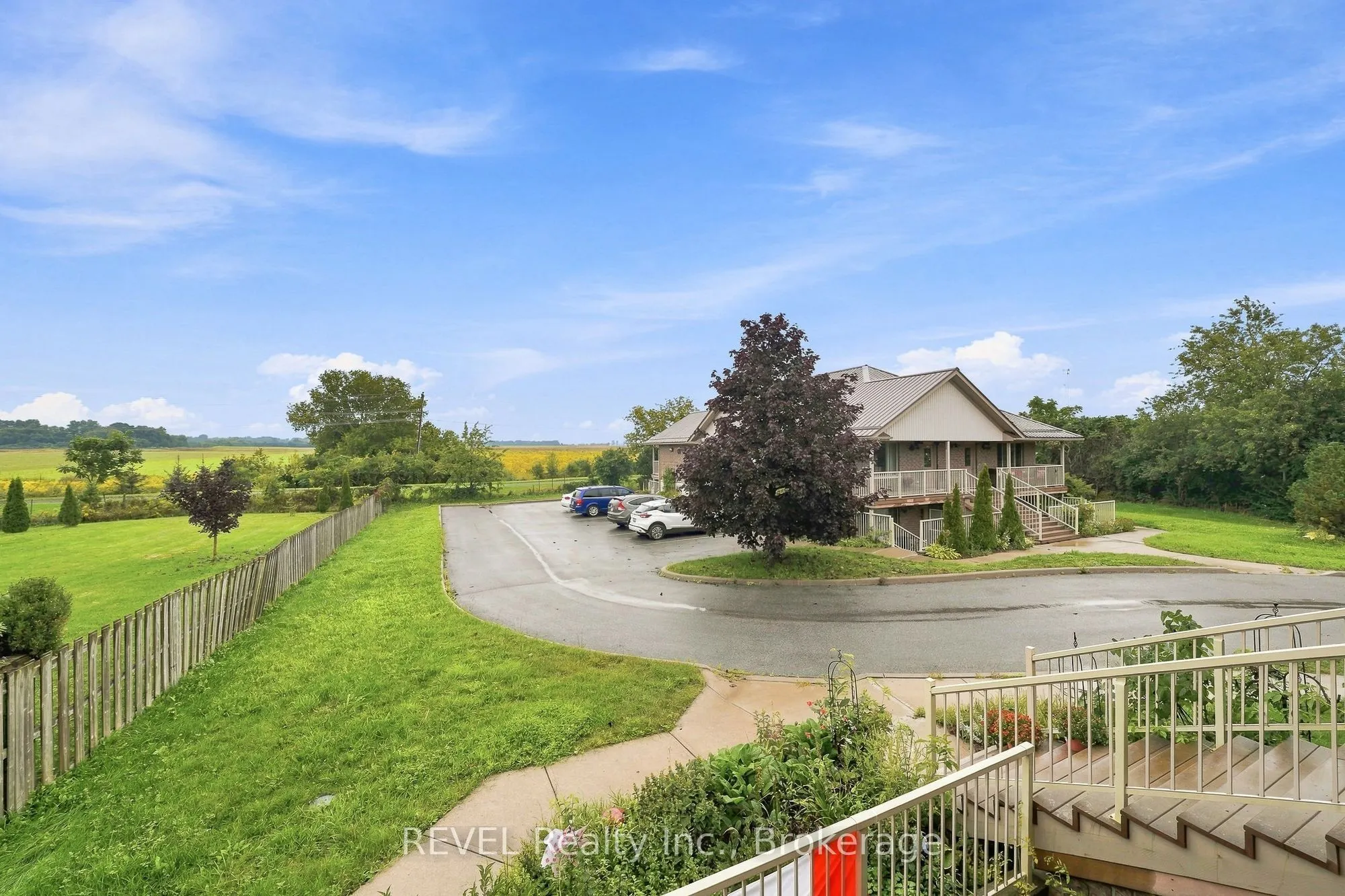 37 Lakebreeze Court #3A