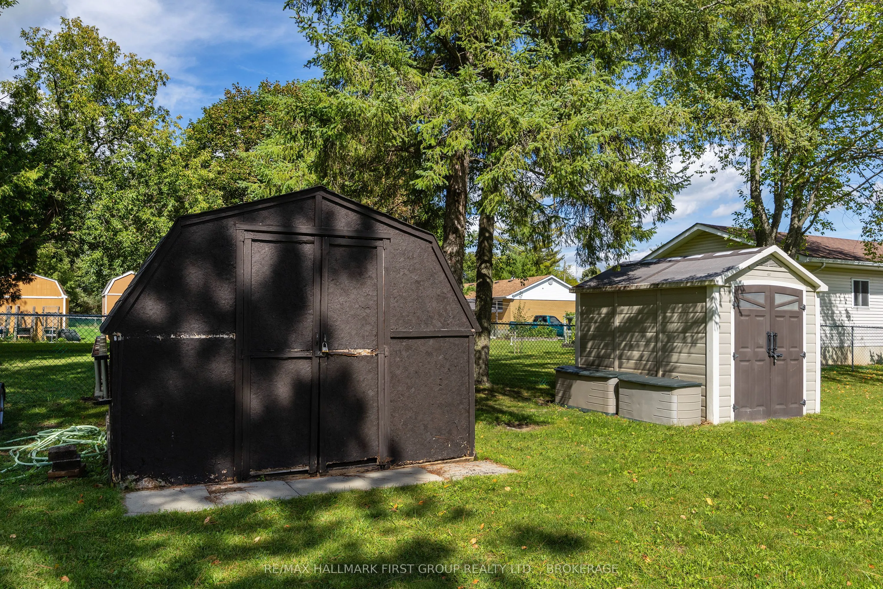 1449 Avondale Crescent
