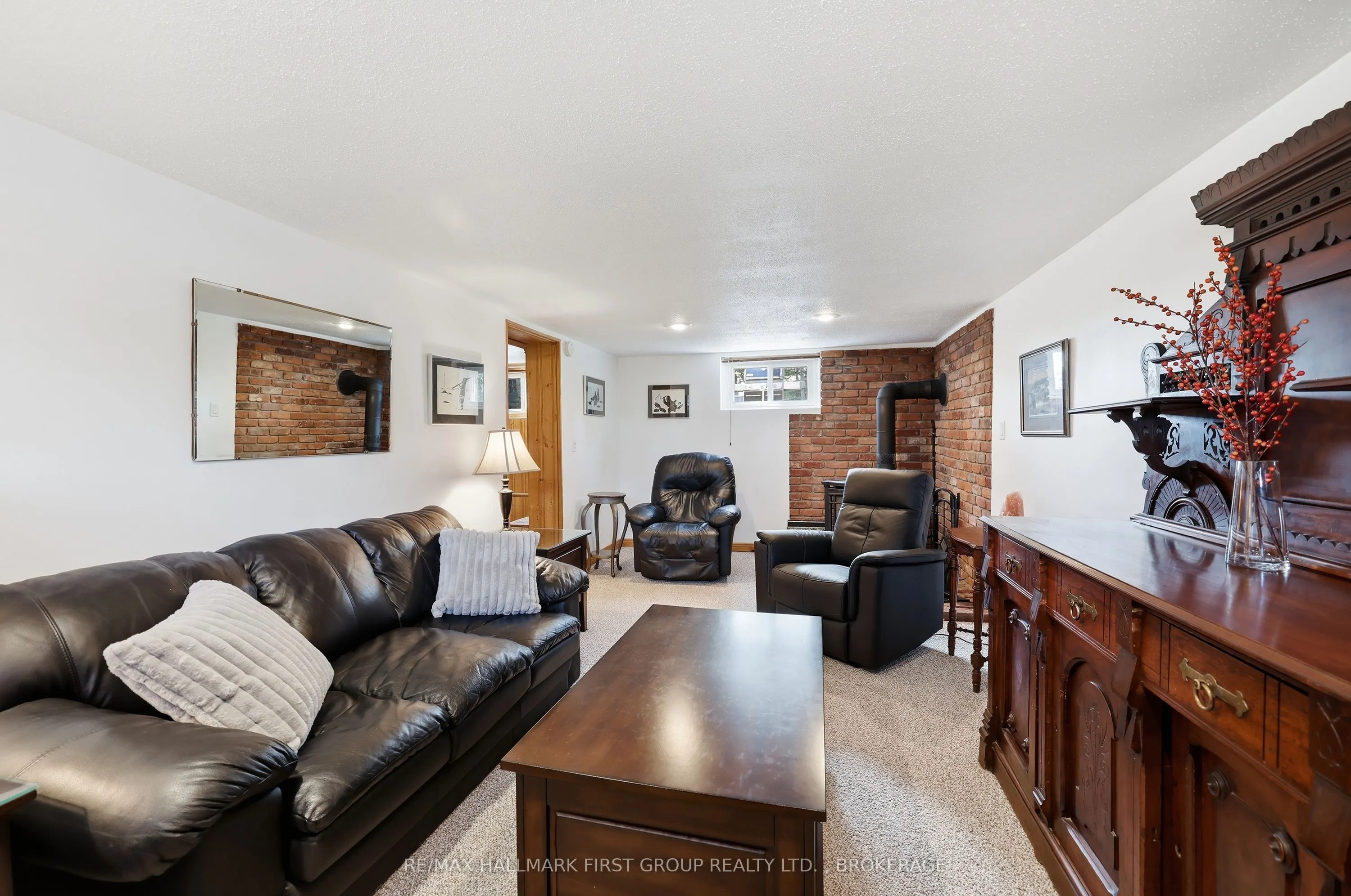 1449 Avondale Crescent