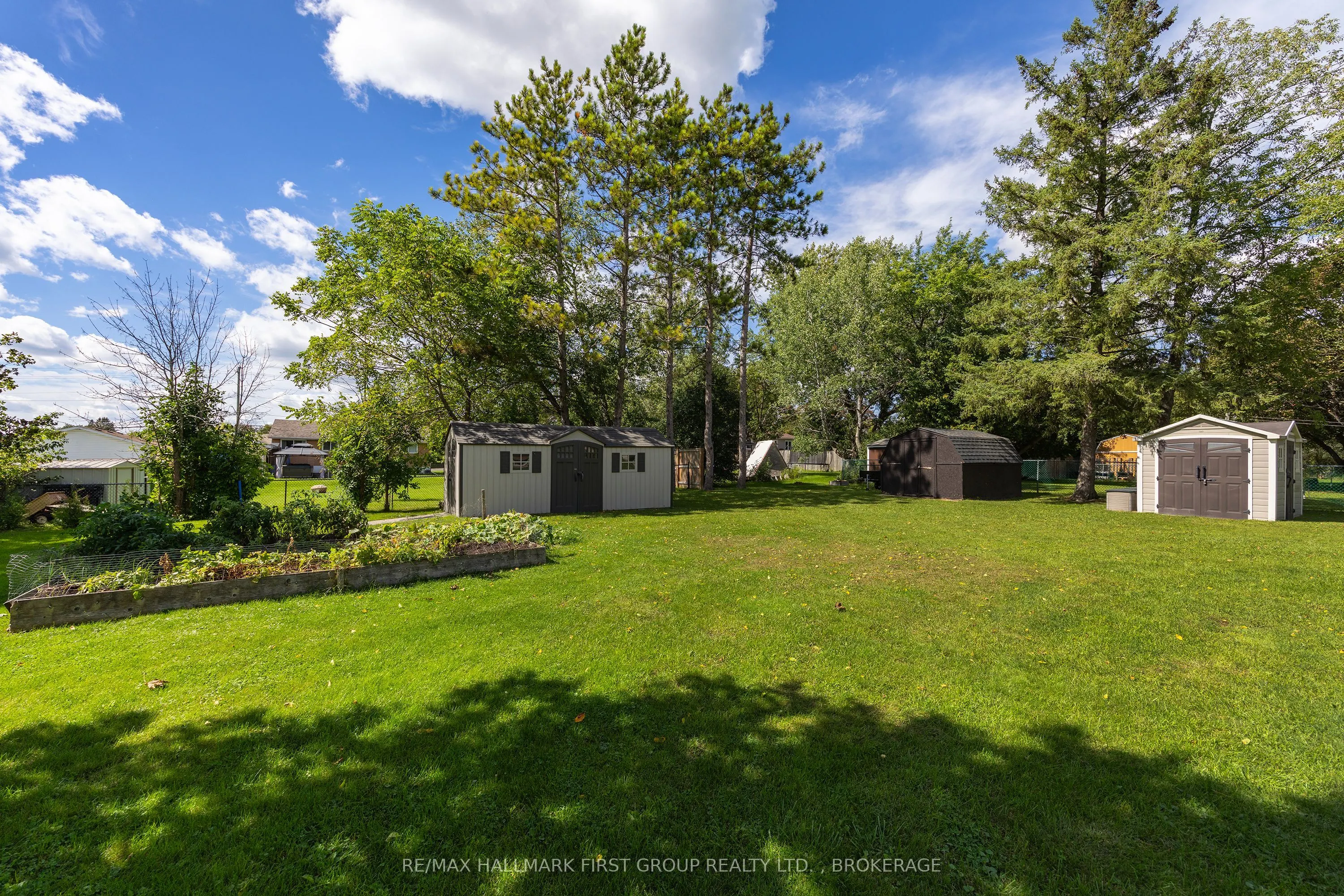 1449 Avondale Crescent