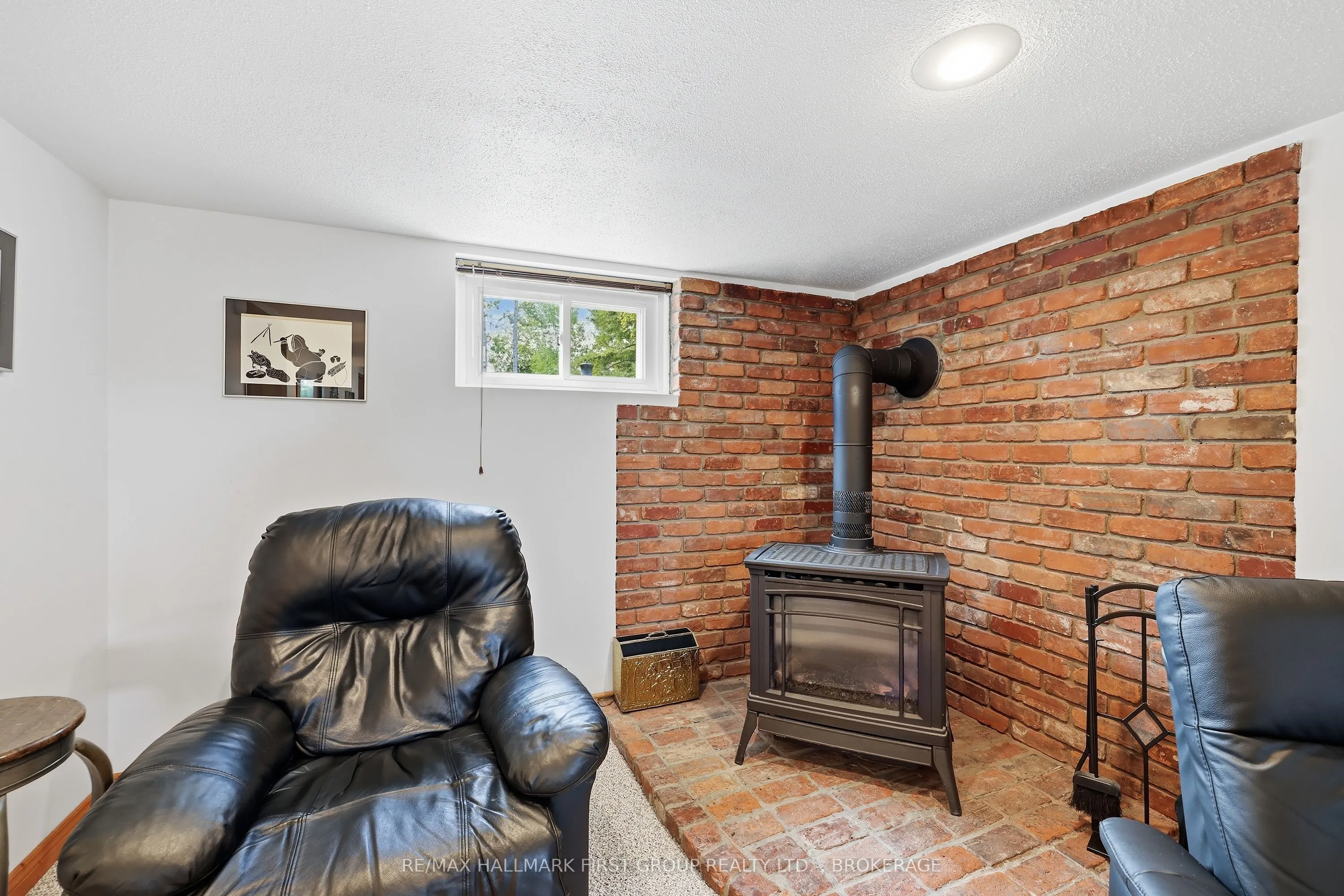 1449 Avondale Crescent