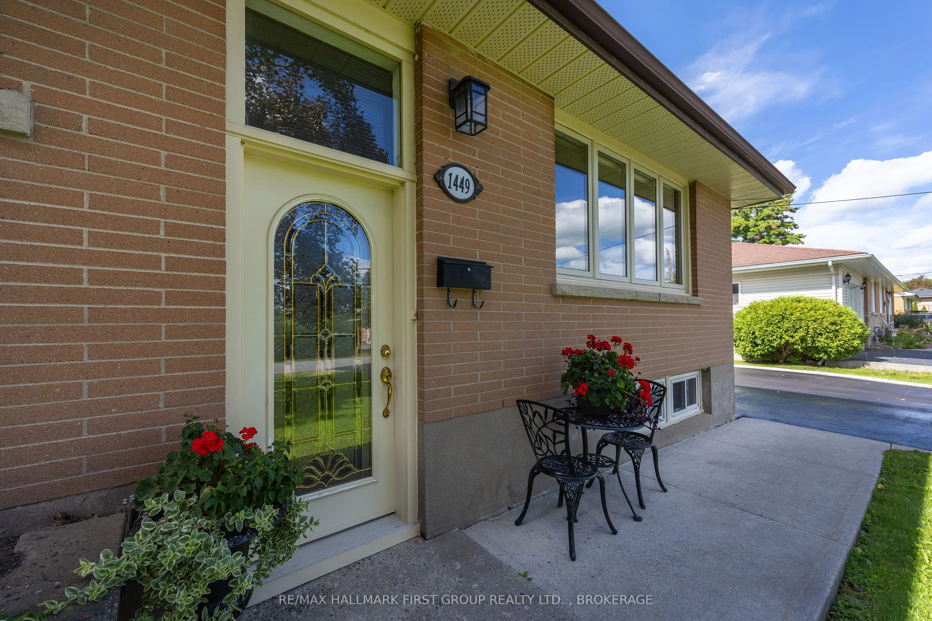 1449 Avondale Crescent
