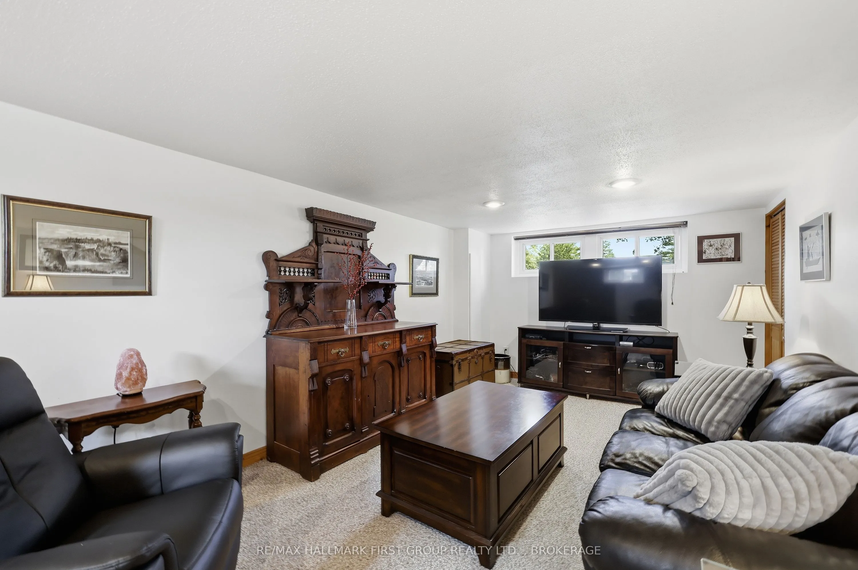1449 Avondale Crescent