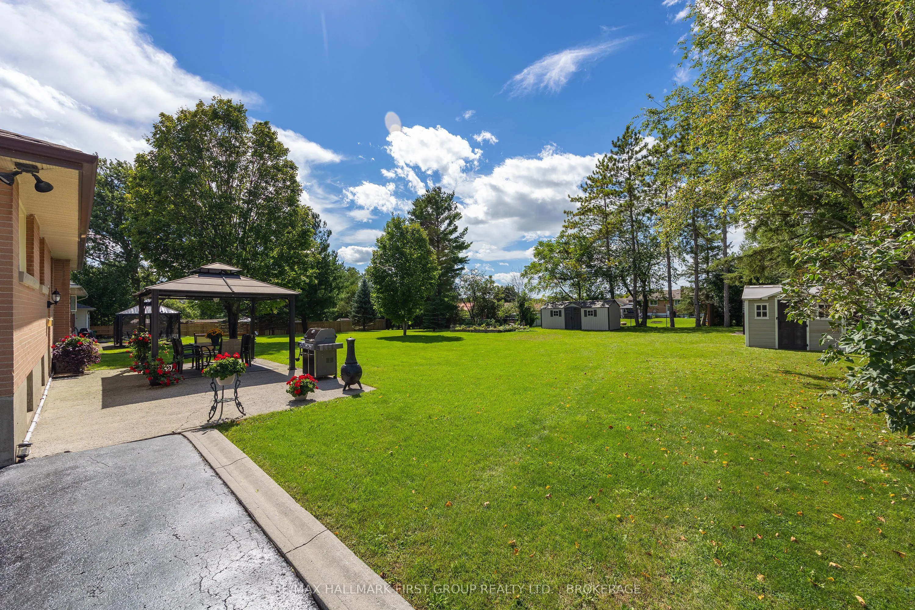 1449 Avondale Crescent