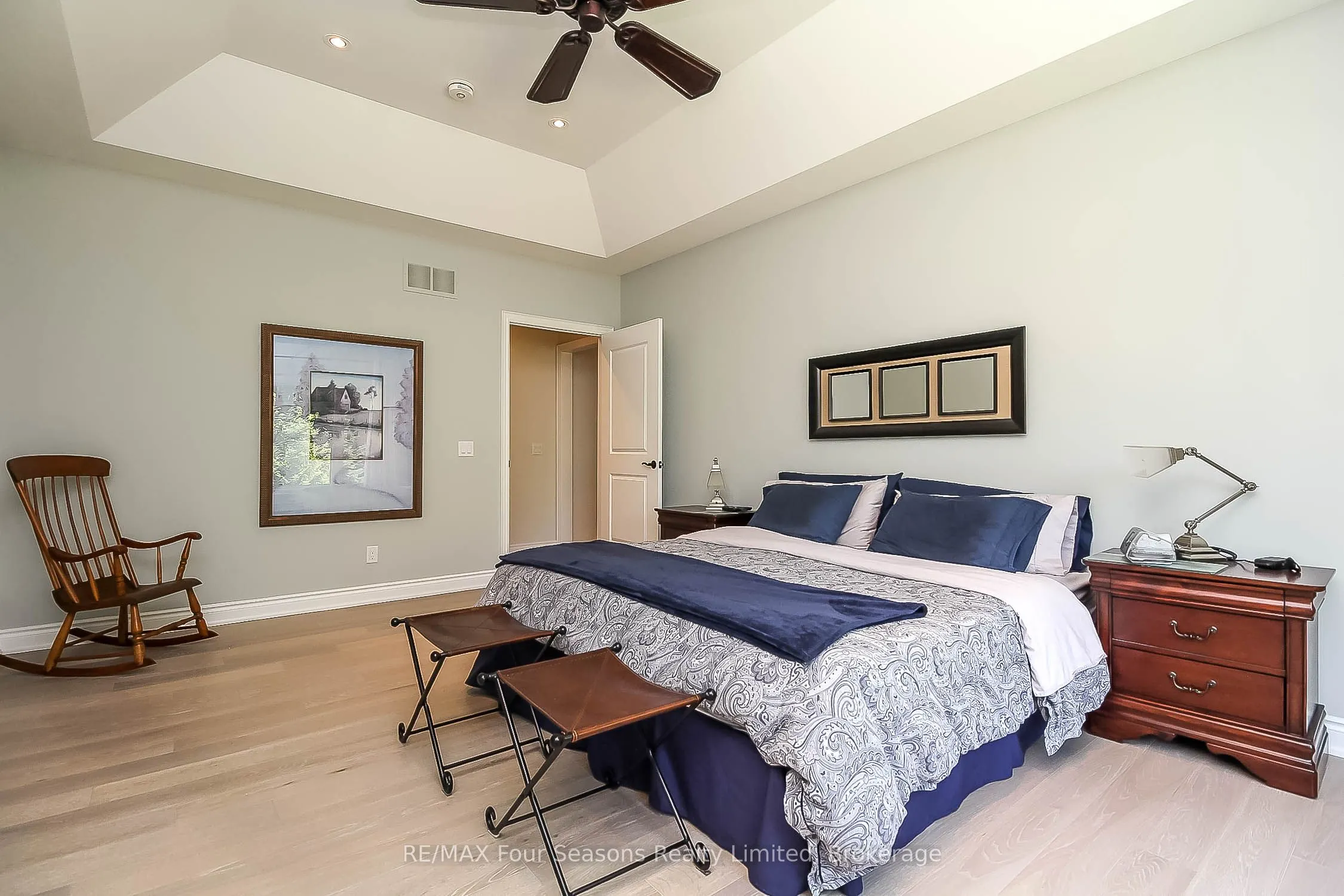 120 SCHOOLHOUSE Court