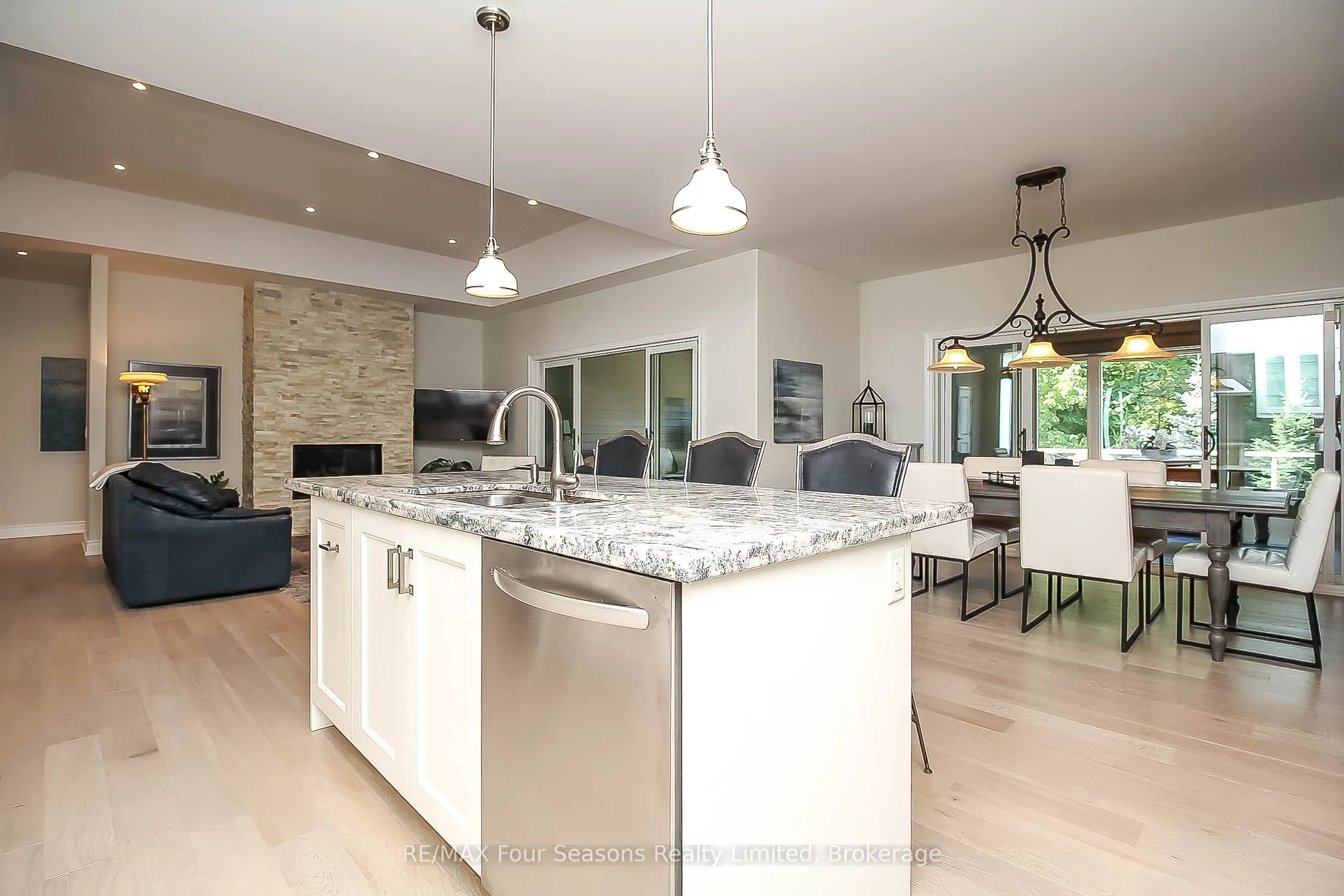 120 SCHOOLHOUSE Court