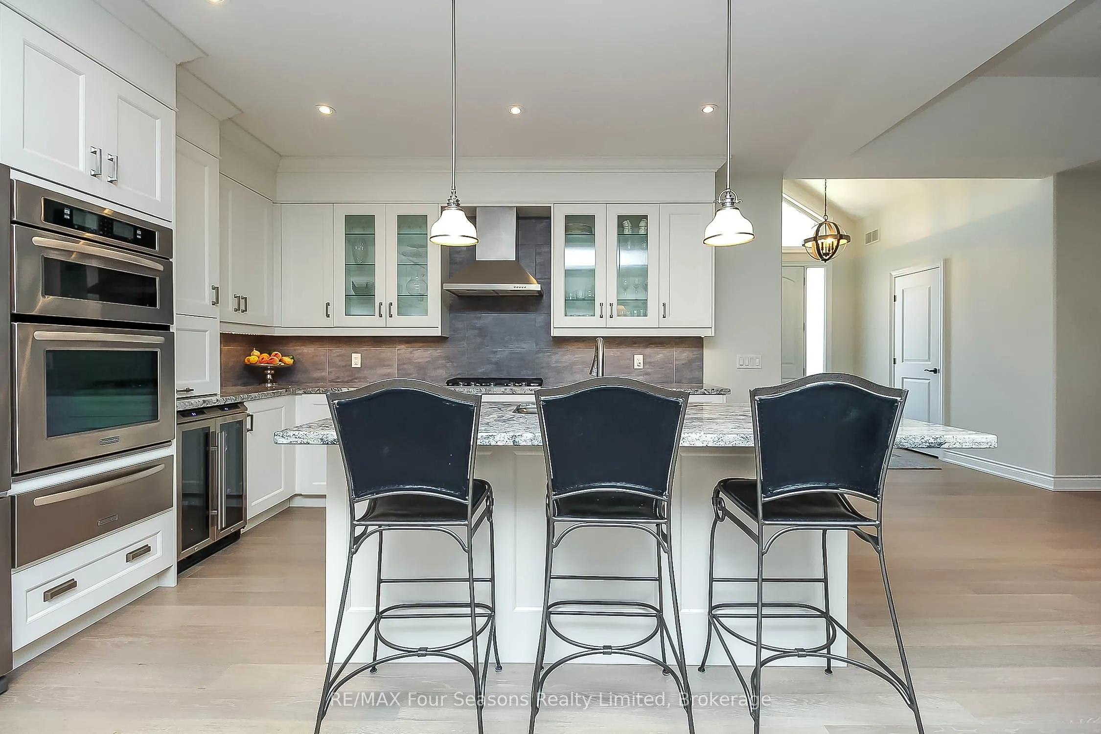 120 SCHOOLHOUSE Court