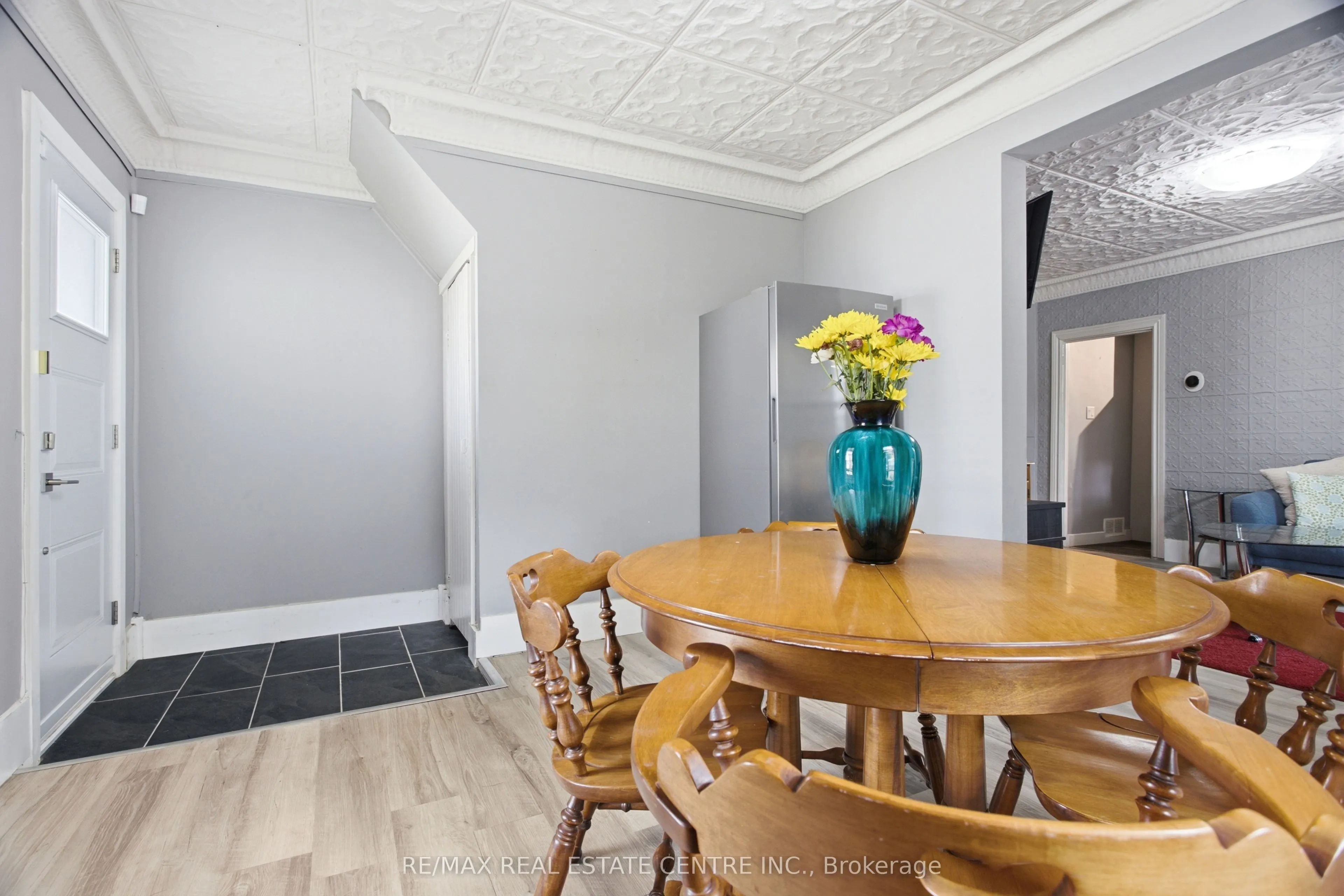 1108 Queenston Road