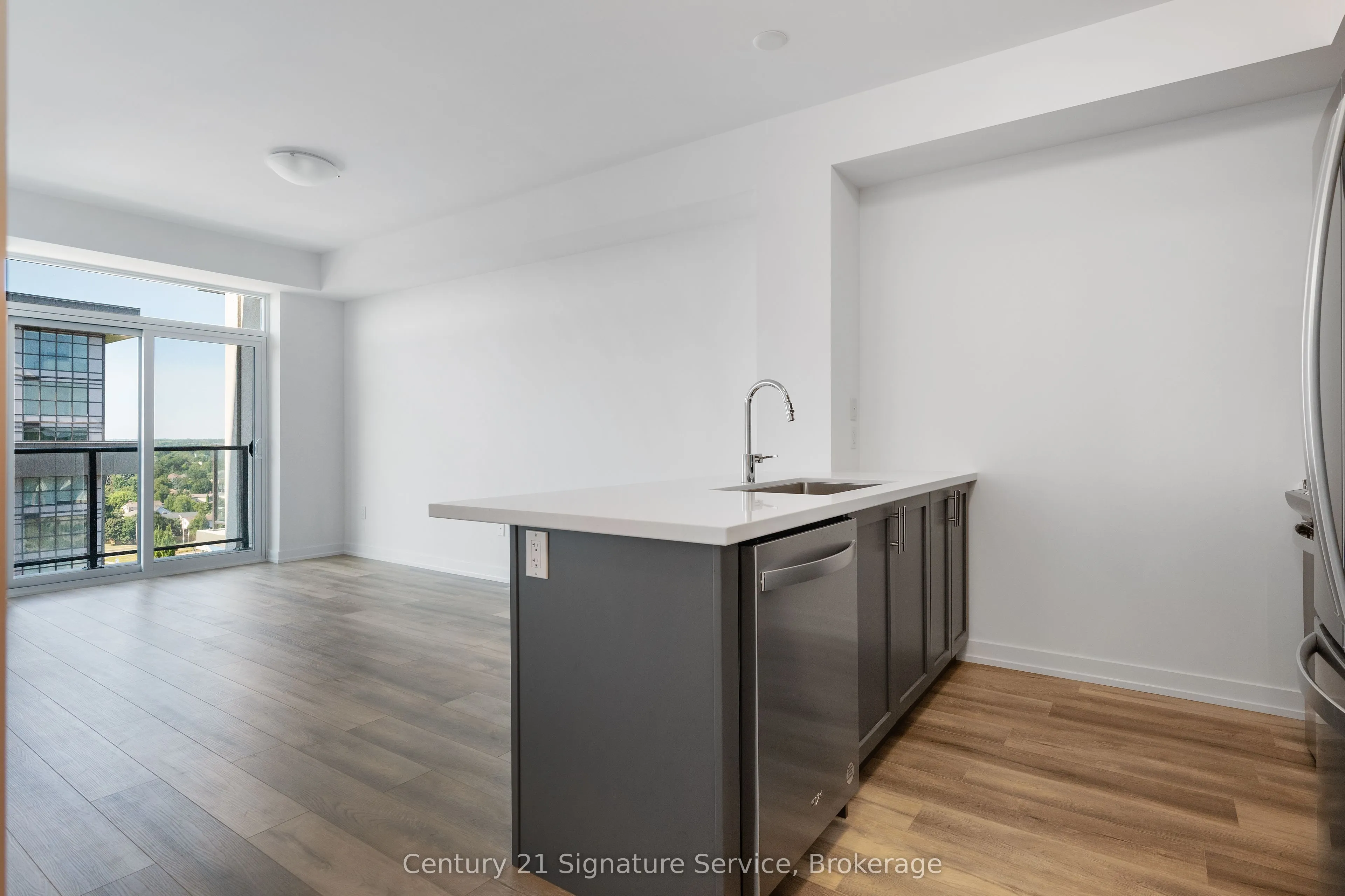 470 Dundas Street E #1013
