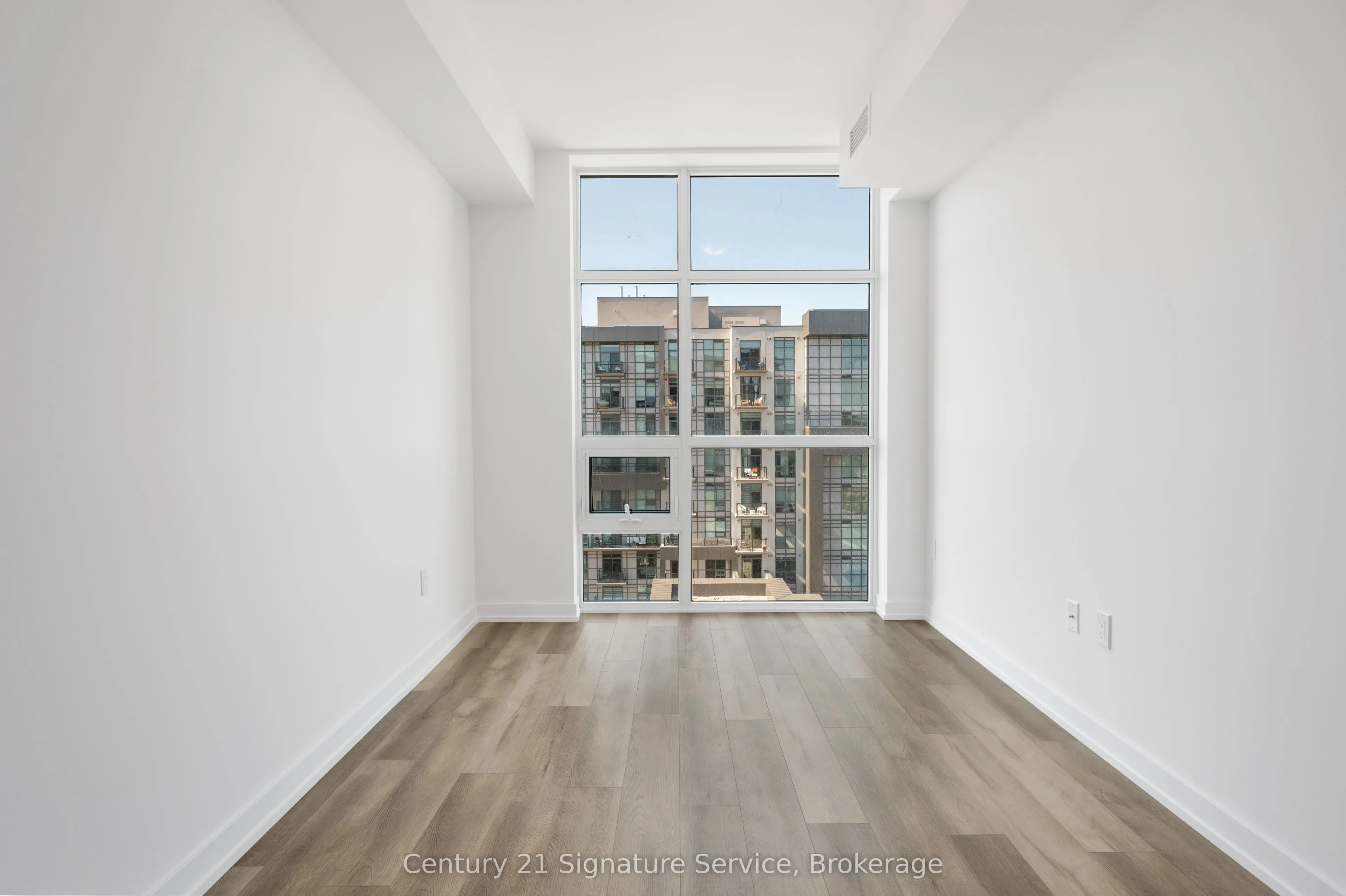 470 Dundas Street E #1013
