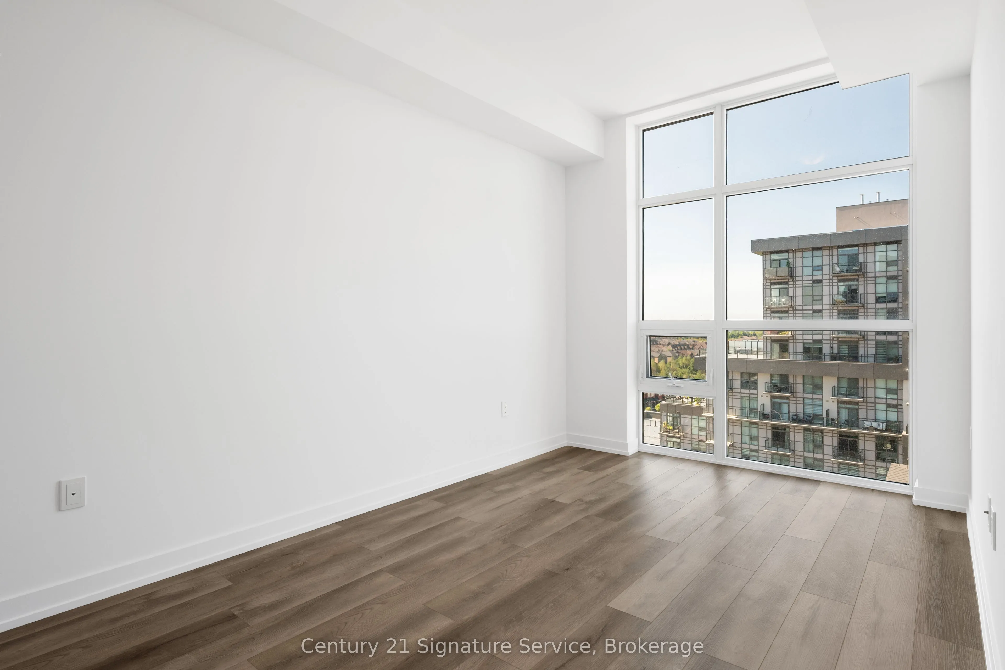 470 Dundas Street E #1013