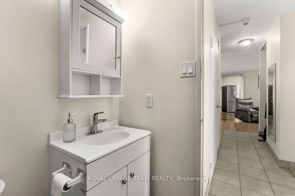 2000 JASMINE Crescent #1112