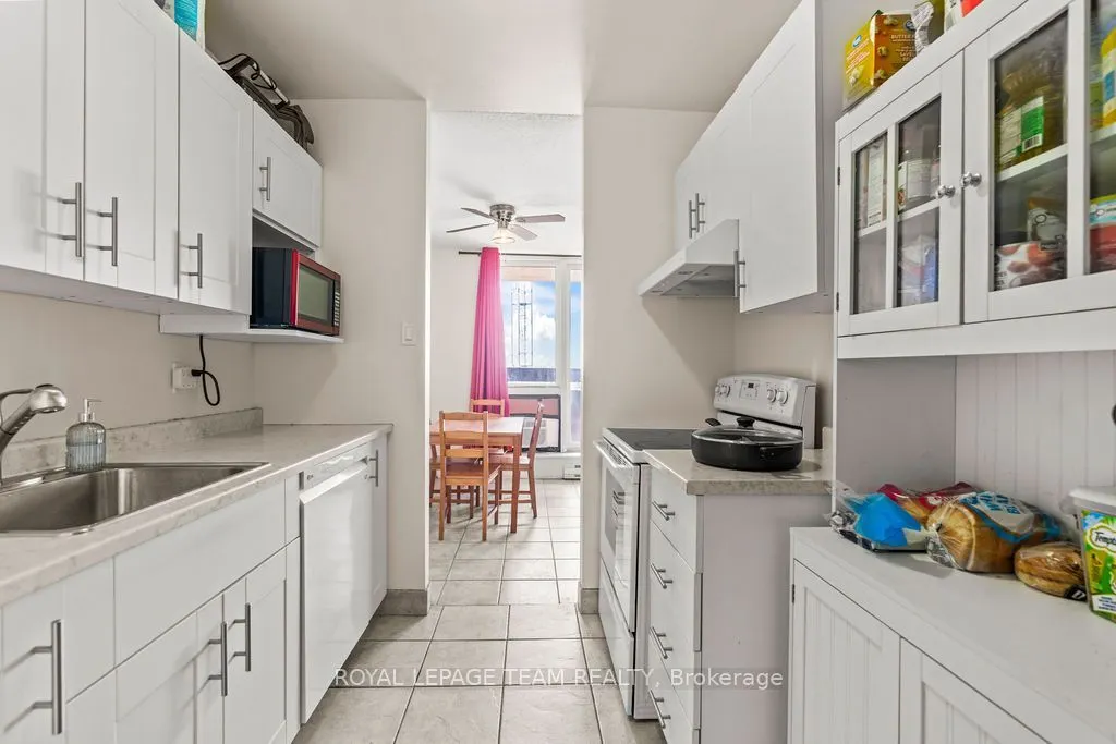 2000 JASMINE Crescent #1112