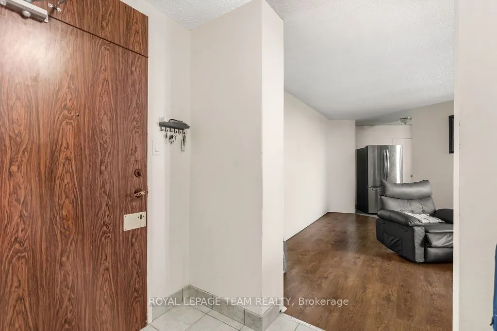 2000 JASMINE Crescent #1112