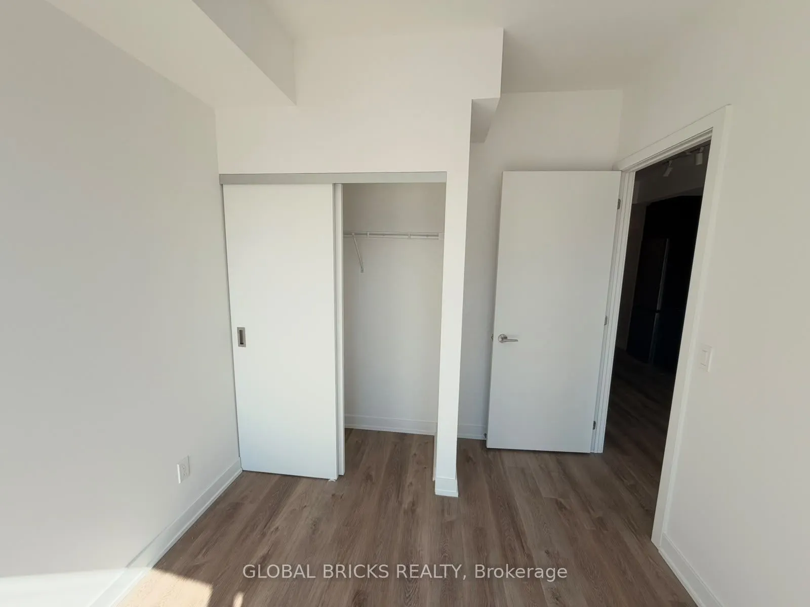 91 John Street N #403