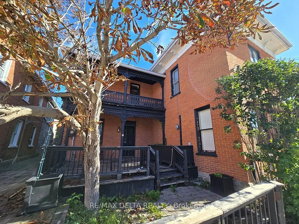 117 Main Street E