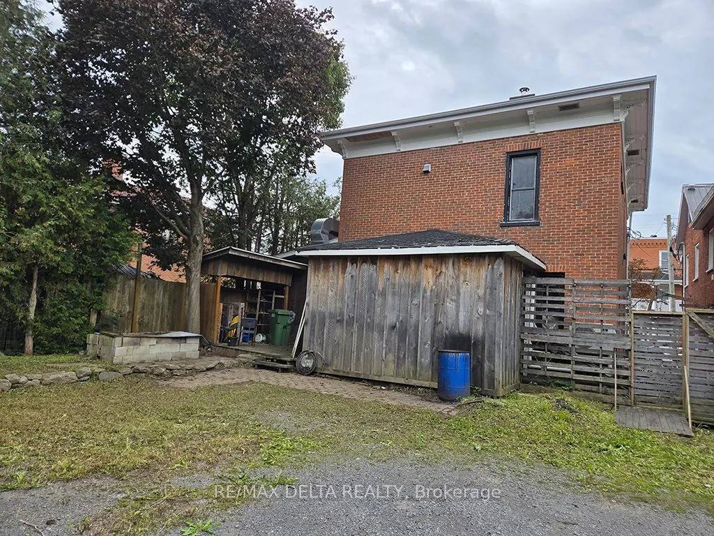 117 Main Street E
