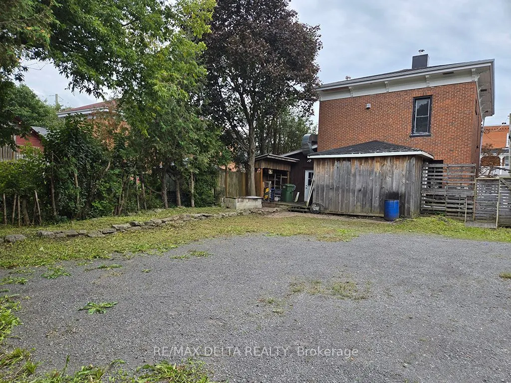 117 Main Street E