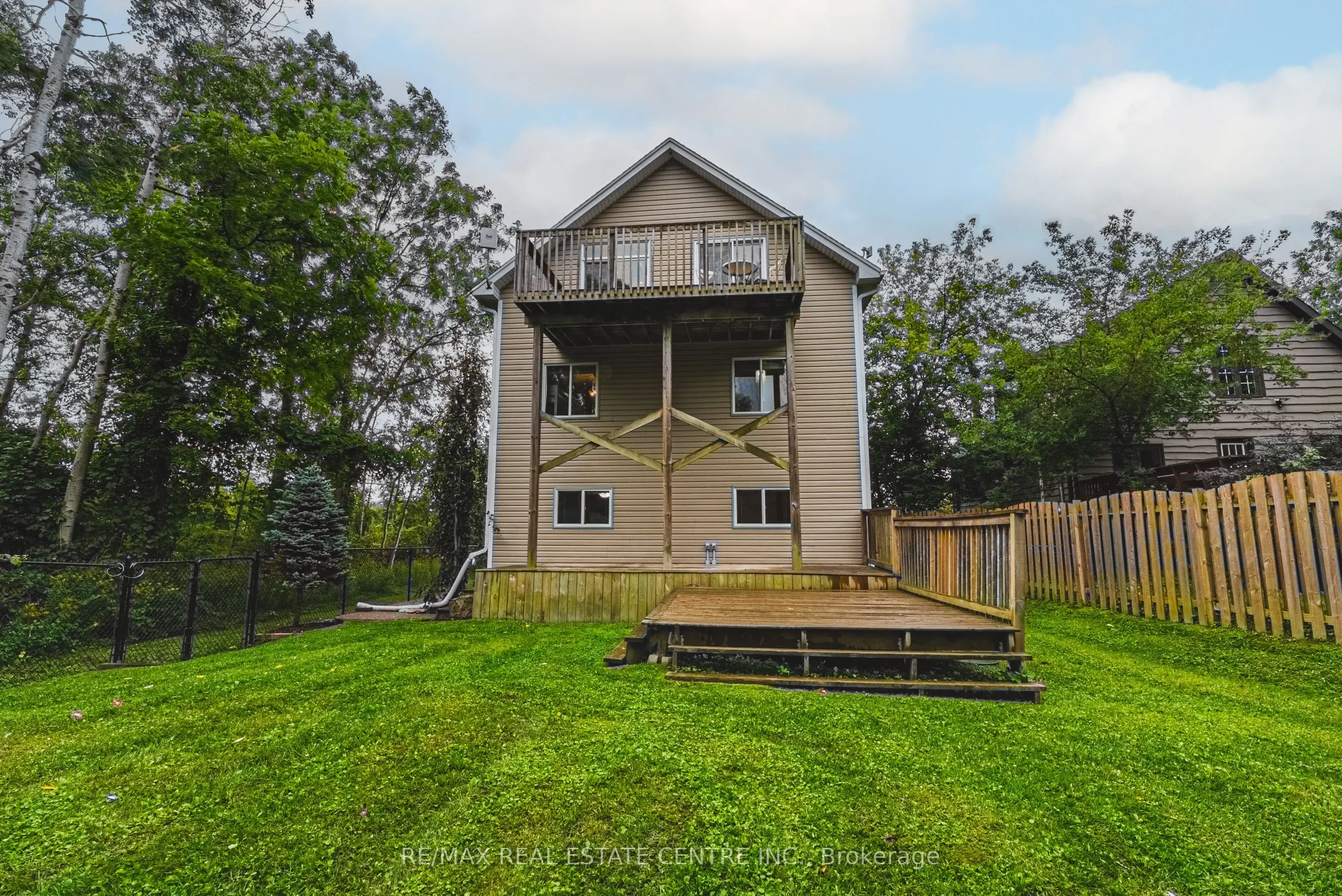 8 Lake Road